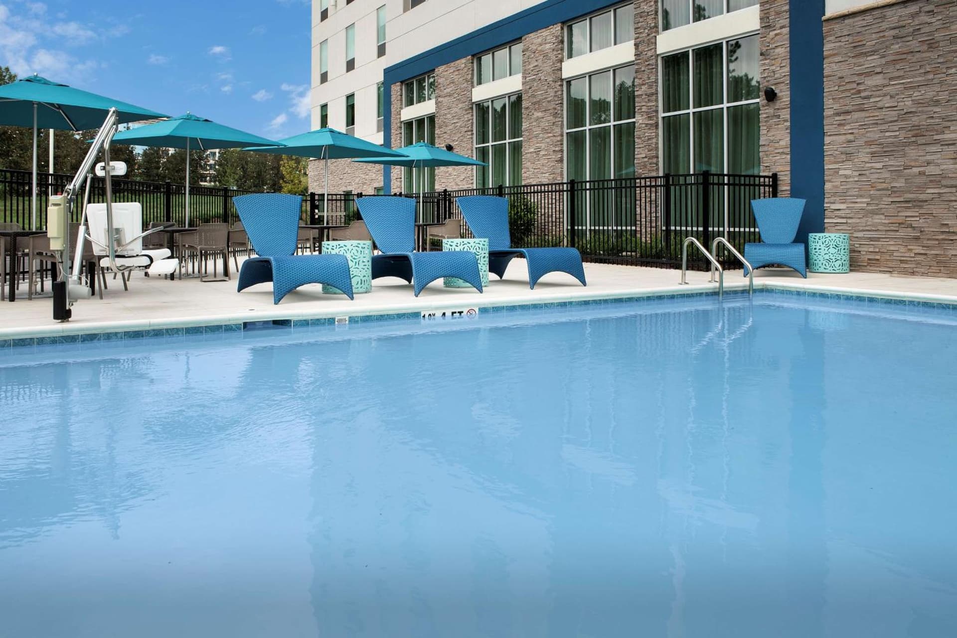 Hampton Inn & Suites Charlotte Airport Lake Pointe gallery photo in Charlotte, NC — image 15