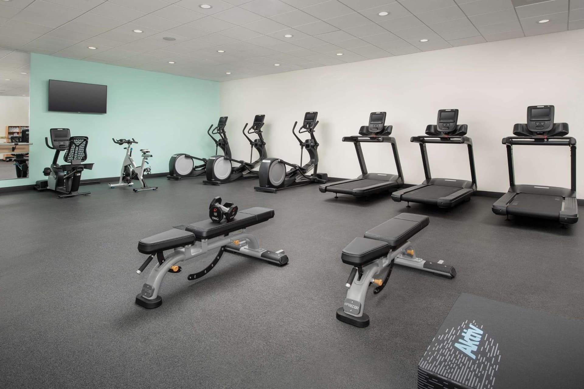 Hampton Inn & Suites Charlotte Airport Lake Pointe gallery photo in Charlotte, NC — image 27