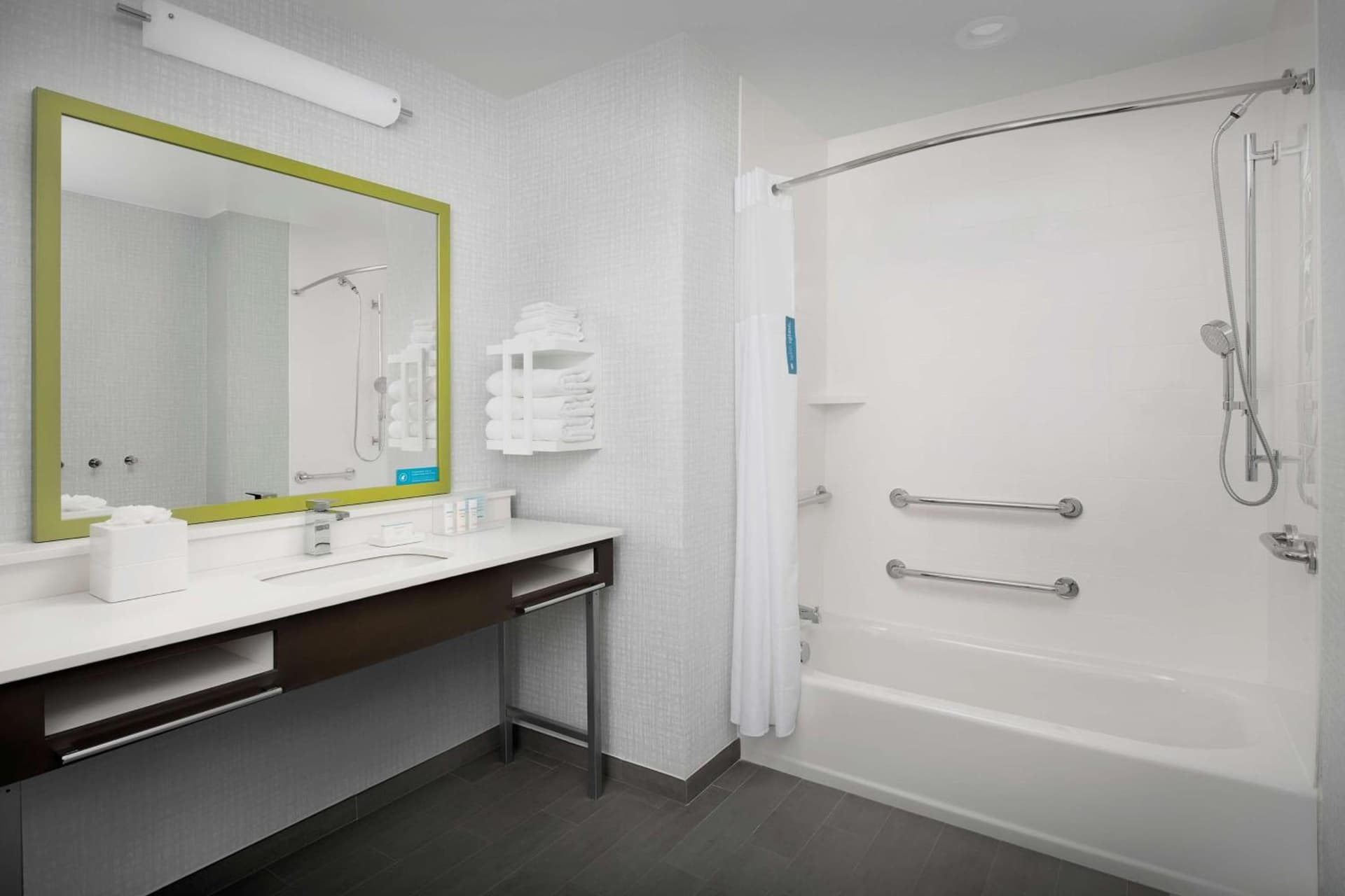 Hampton Inn & Suites Charlotte Airport Lake Pointe gallery photo in Charlotte, NC — image 13