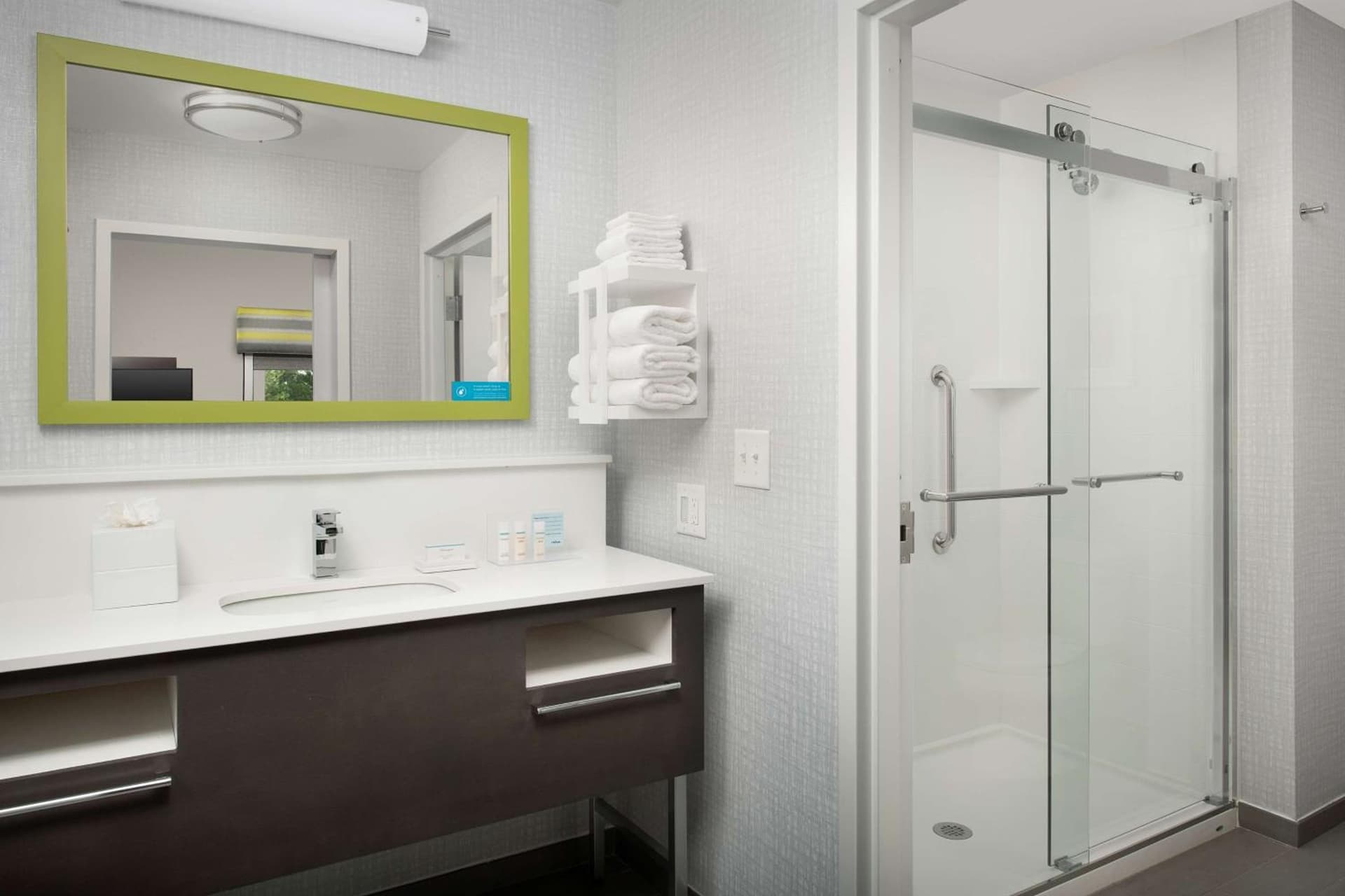 Hampton Inn & Suites Charlotte Airport Lake Pointe gallery photo in Charlotte, NC — image 11