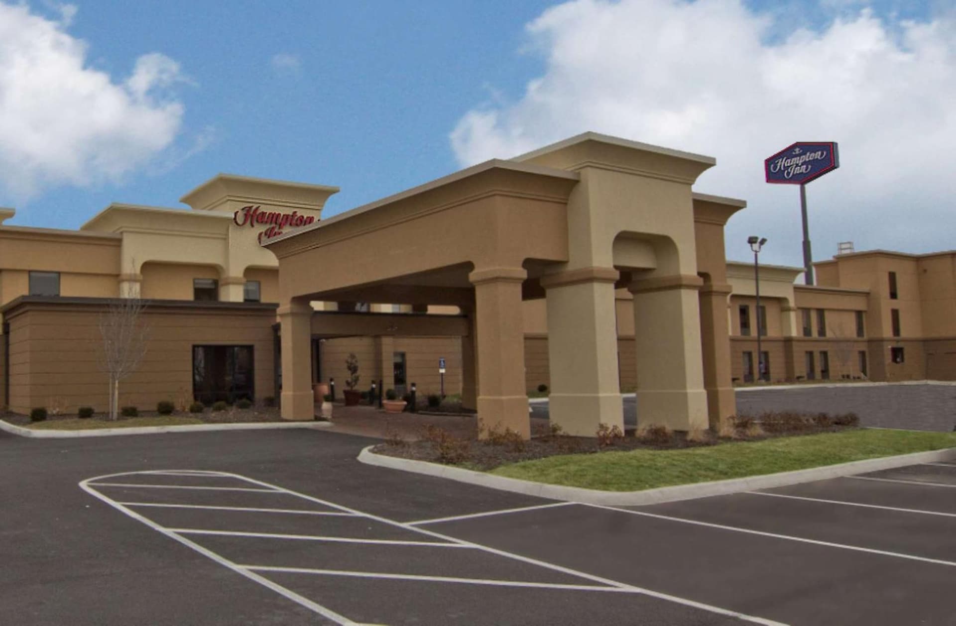 Hampton Inn Columbus-South interior in Grove City, OH — gallery photo 2