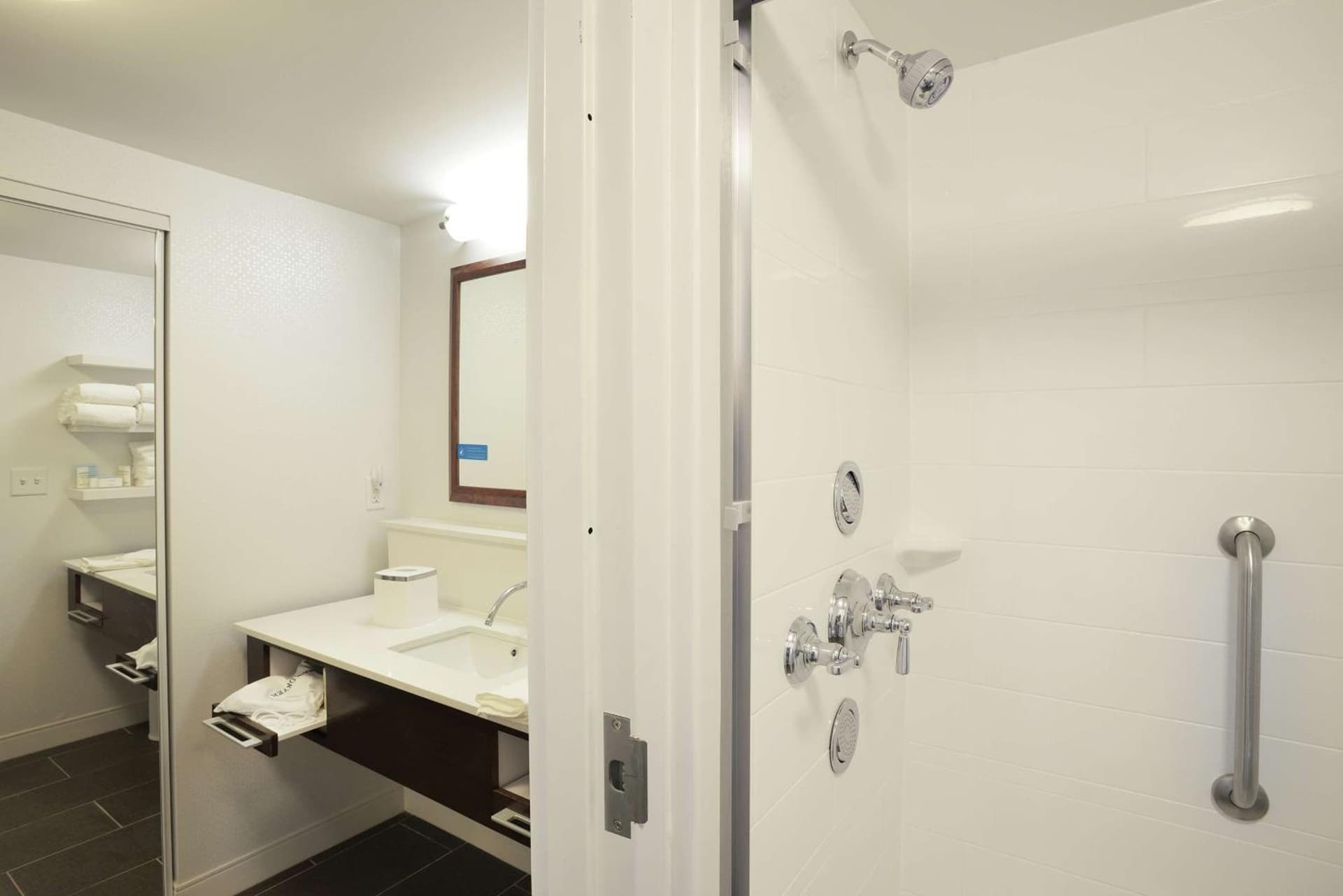 Hampton Inn & Suites - Cincinnati/Kenwood, OH gallery photo in Cincinnati, OH — image 13