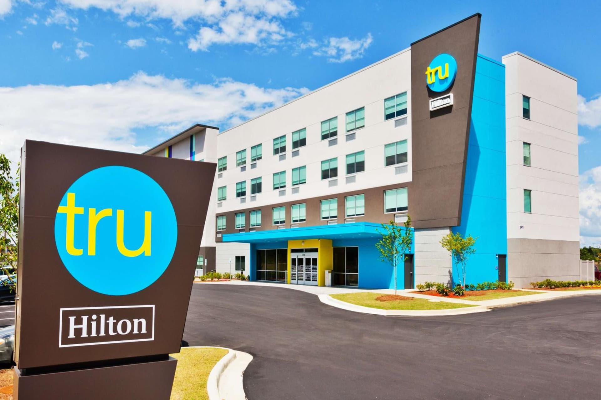 Tru by Hilton Auburn interior in Auburn, AL — gallery photo 2