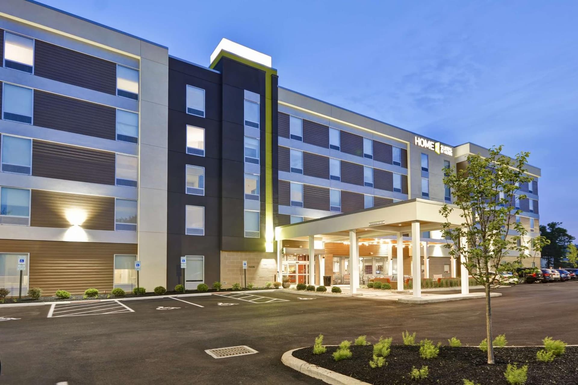 Home2 Suites By Hilton Blue Ash Cincinnati interior in Blue Ash, OH — gallery photo 2