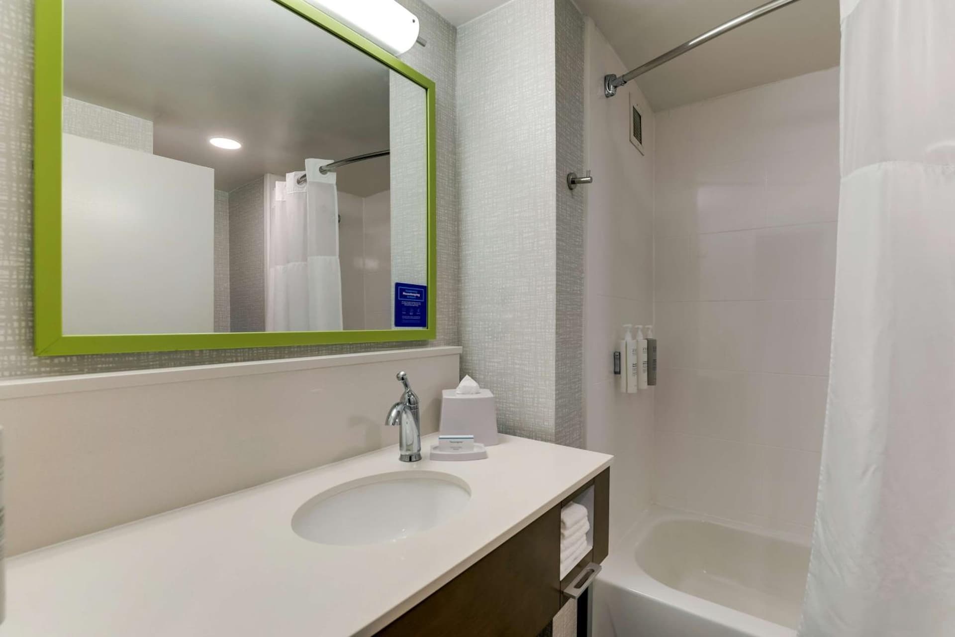 Hampton Inn Cumming interior in Cumming, GA — gallery photo 2
