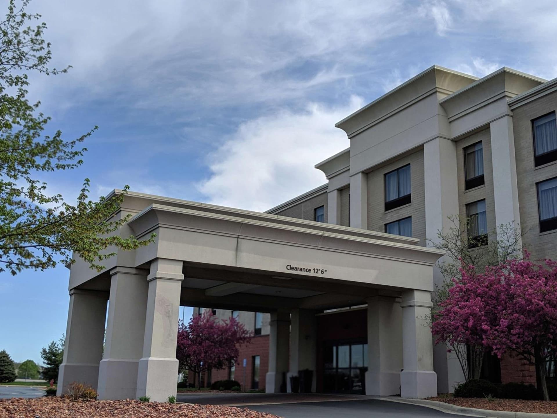 Hampton Inn & Suites Cincinnati-Union Centre property views in West Chester, OH — gallery photo 3
