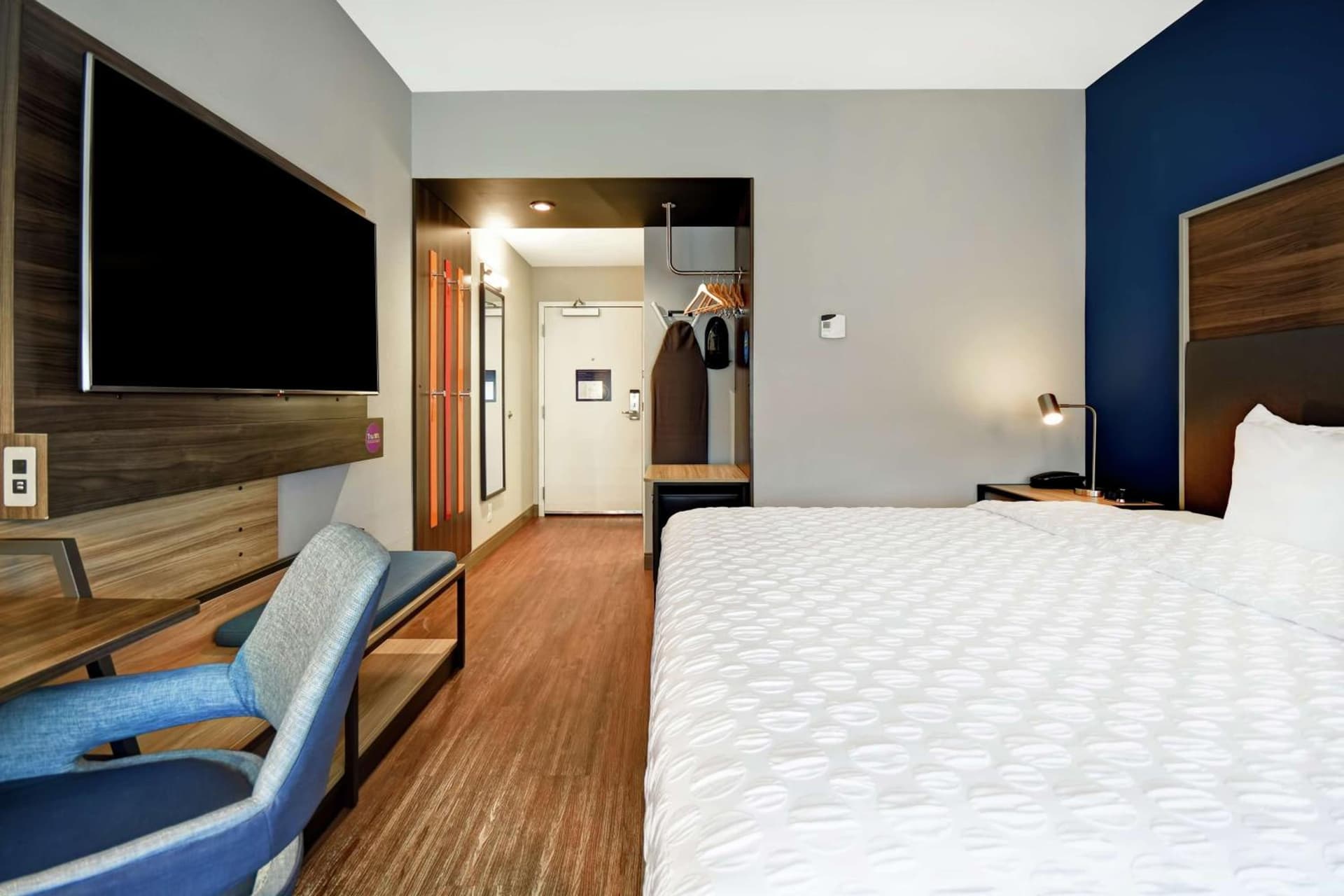 Tru By Hilton Cincinnati Airport South Florence interior in Florence, KY — gallery photo 2