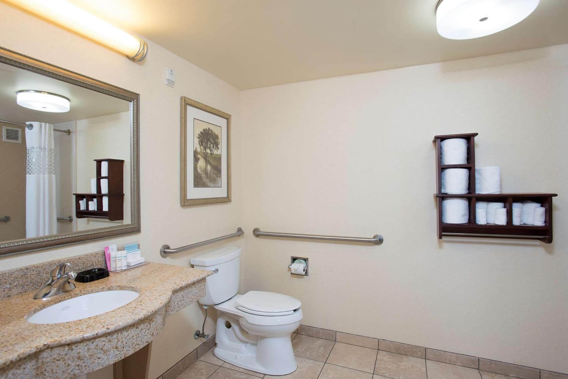 Hampton Inn & Suites Cincinnati-Union Centre gallery photo in West Chester, OH — image 21
