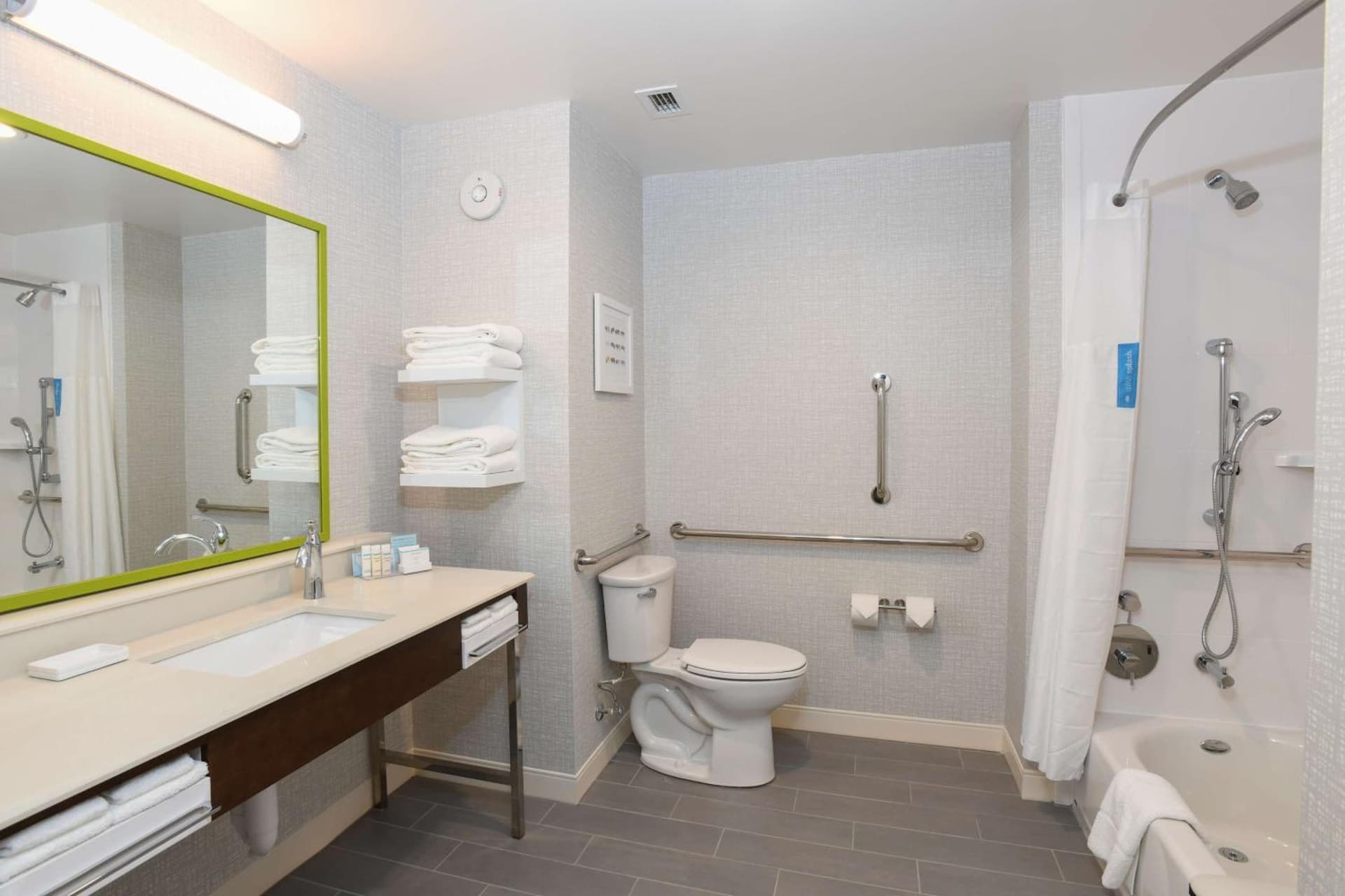 Hampton Inn & Suites Cincinnati Liberty Township gallery photo in West Chester, OH — image 31