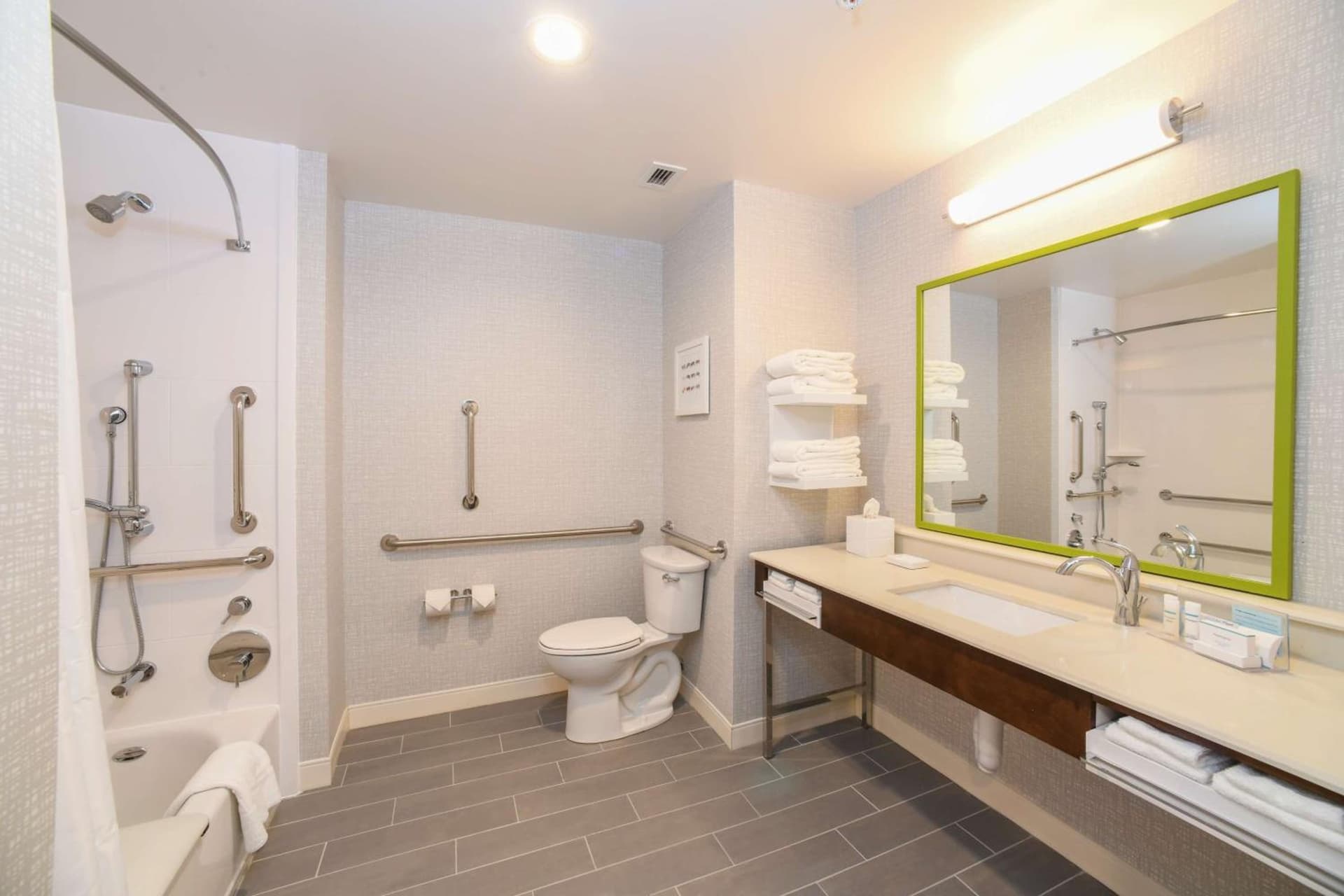 Hampton Inn & Suites Cincinnati Liberty Township gallery photo in West Chester, OH — image 5