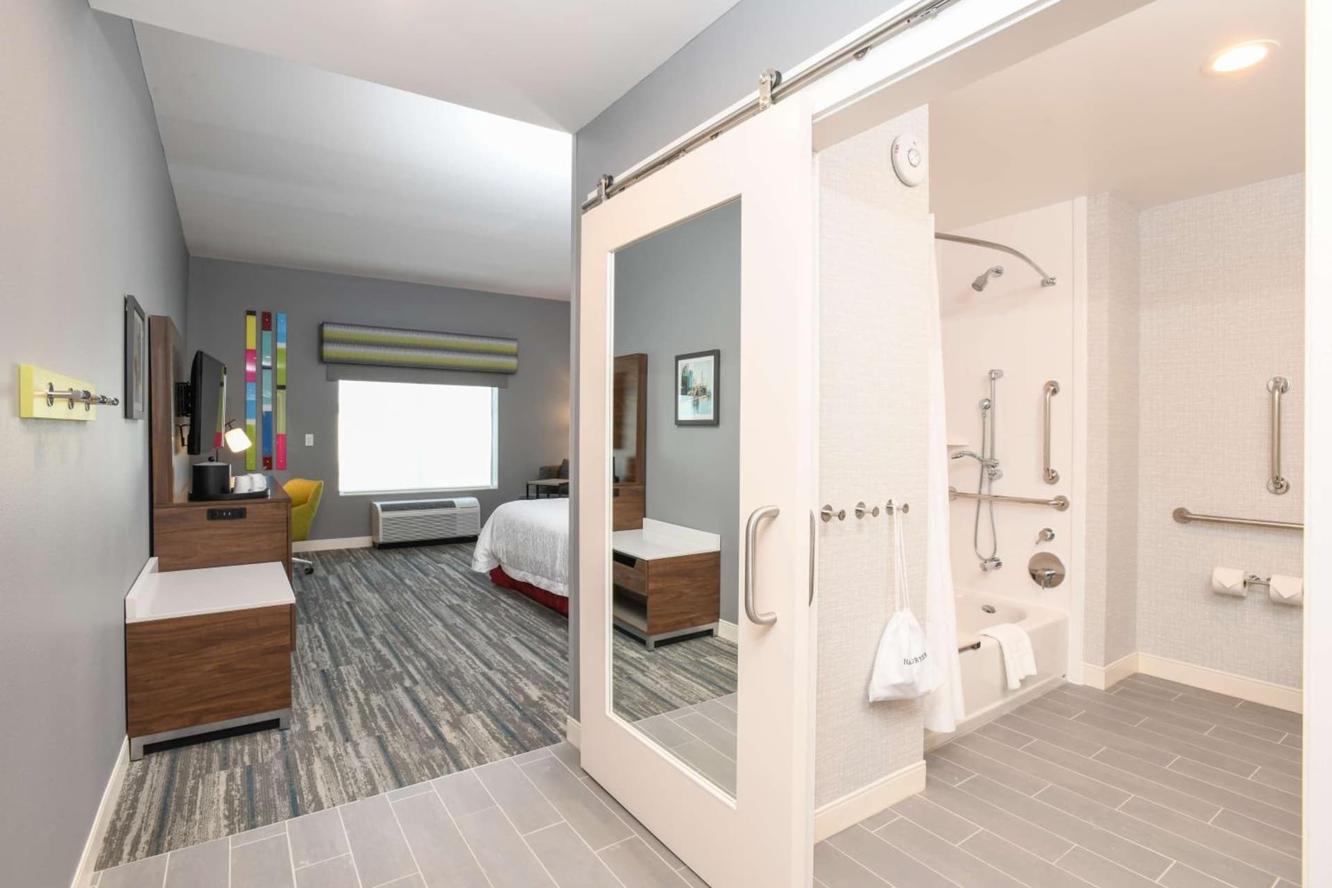 Hampton Inn & Suites Cincinnati Liberty Township gallery photo in West Chester, OH — image 46