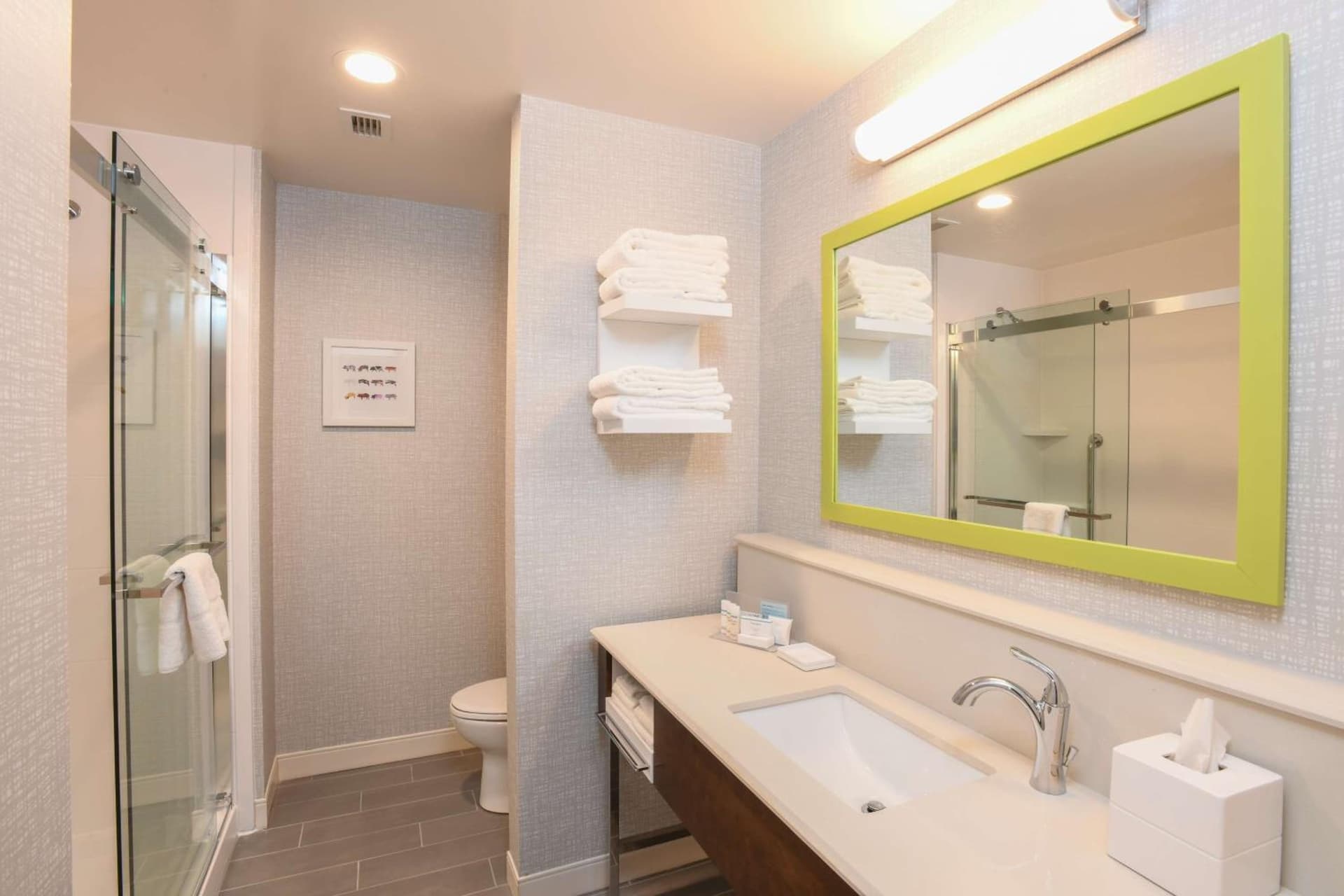 Hampton Inn & Suites Cincinnati Liberty Township gallery photo in West Chester, OH — image 43