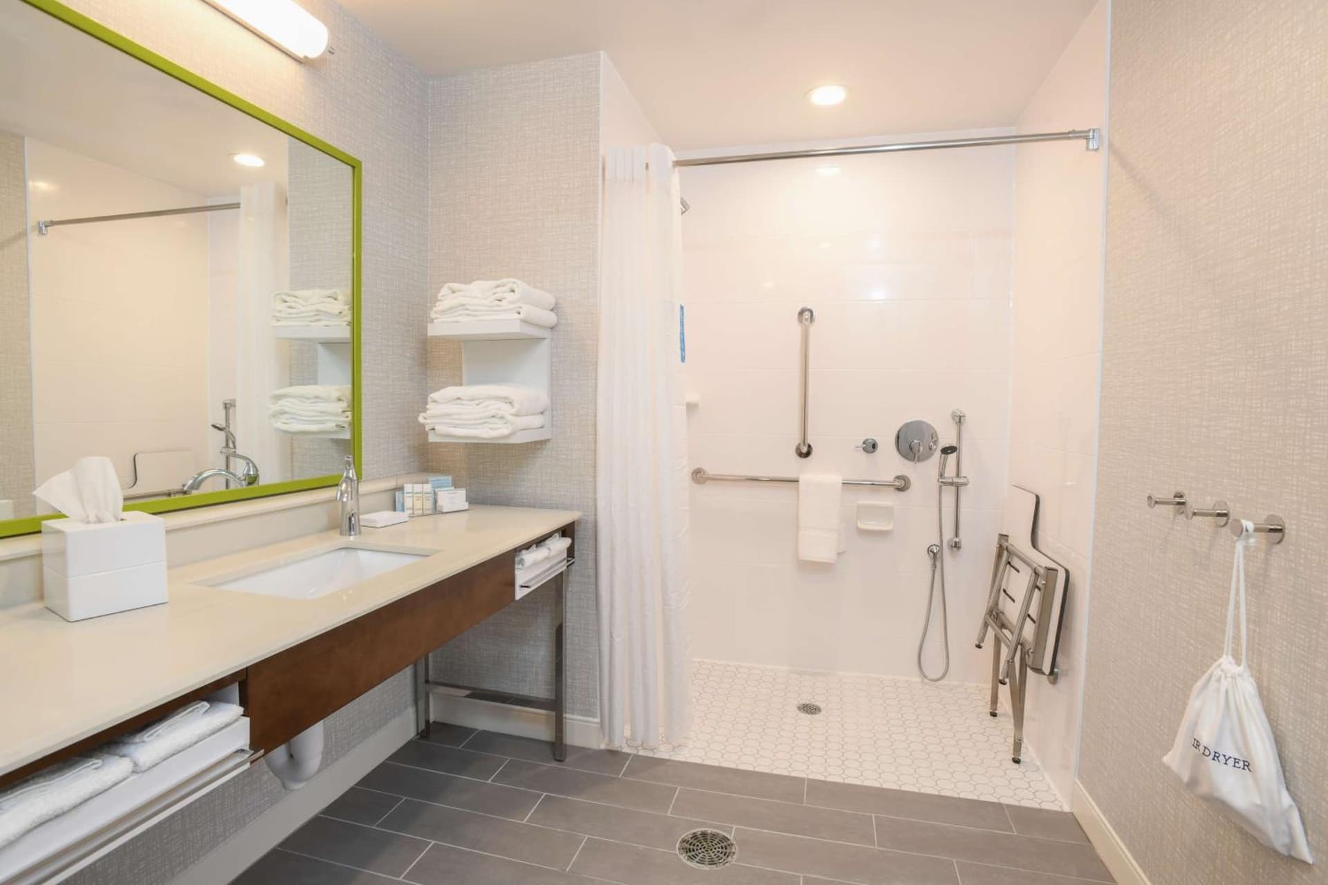 Hampton Inn & Suites Cincinnati Liberty Township gallery photo in West Chester, OH — image 19