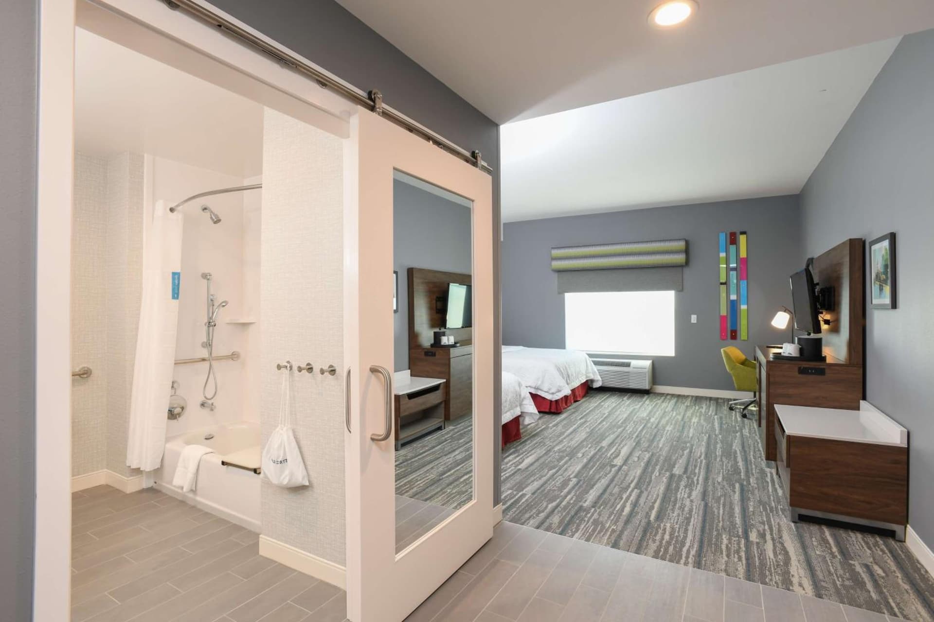 Hampton Inn & Suites Cincinnati Liberty Township gallery photo in West Chester, OH — image 35