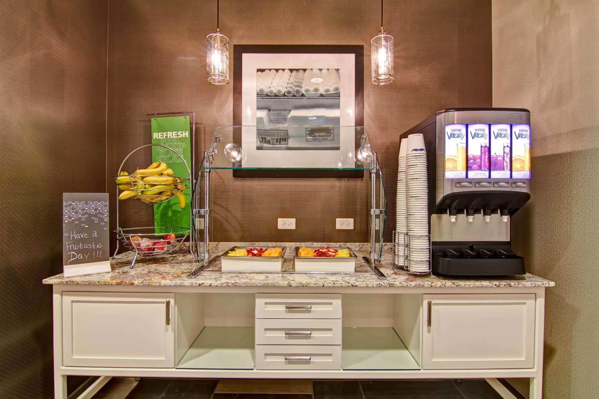 Hampton Inn and Suites Cincinnati - Downtown interior in Cincinnati, OH — gallery photo 2
