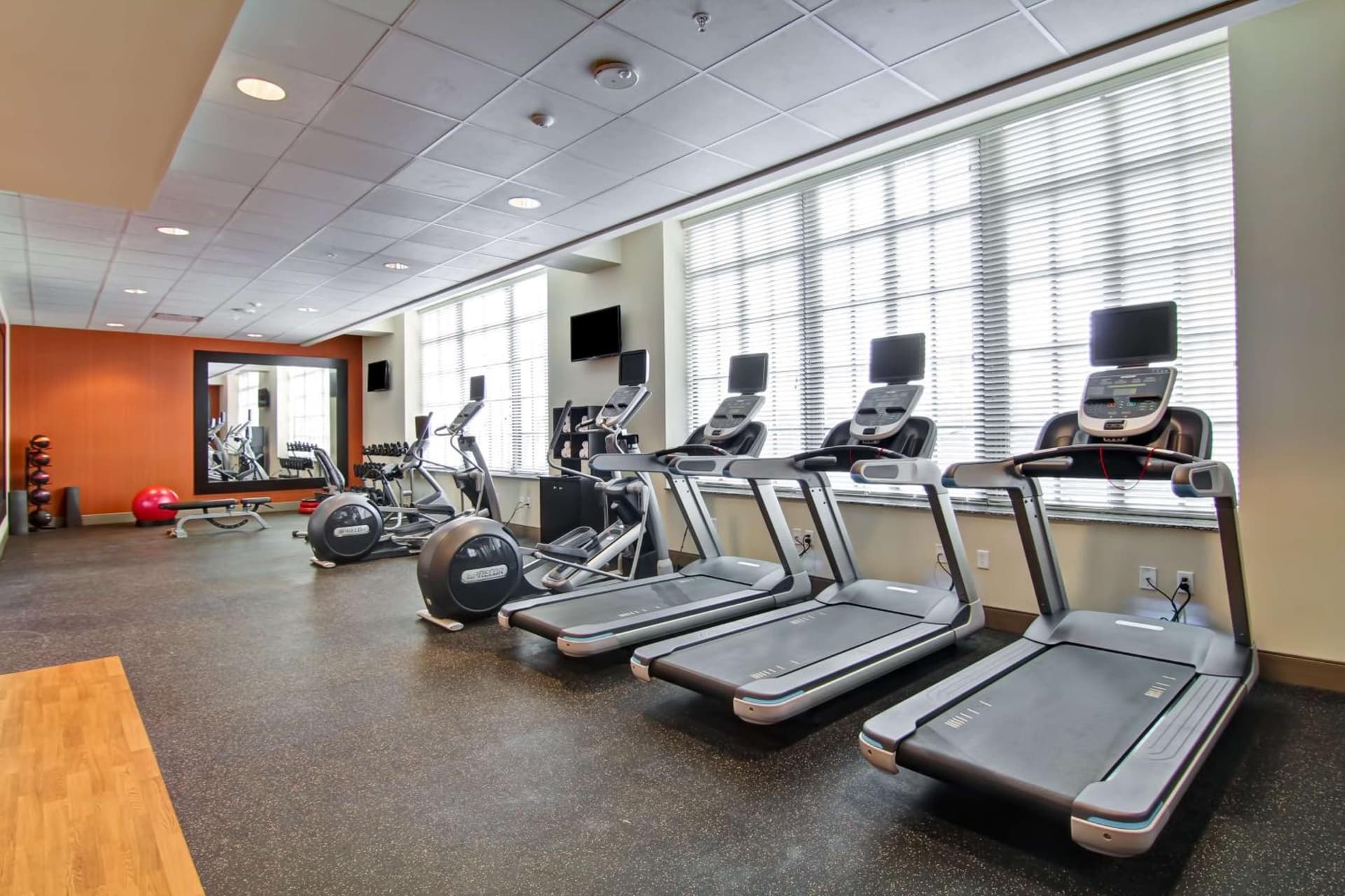 Hampton Inn and Suites Cincinnati - Downtown gallery photo in Cincinnati, OH — image 22