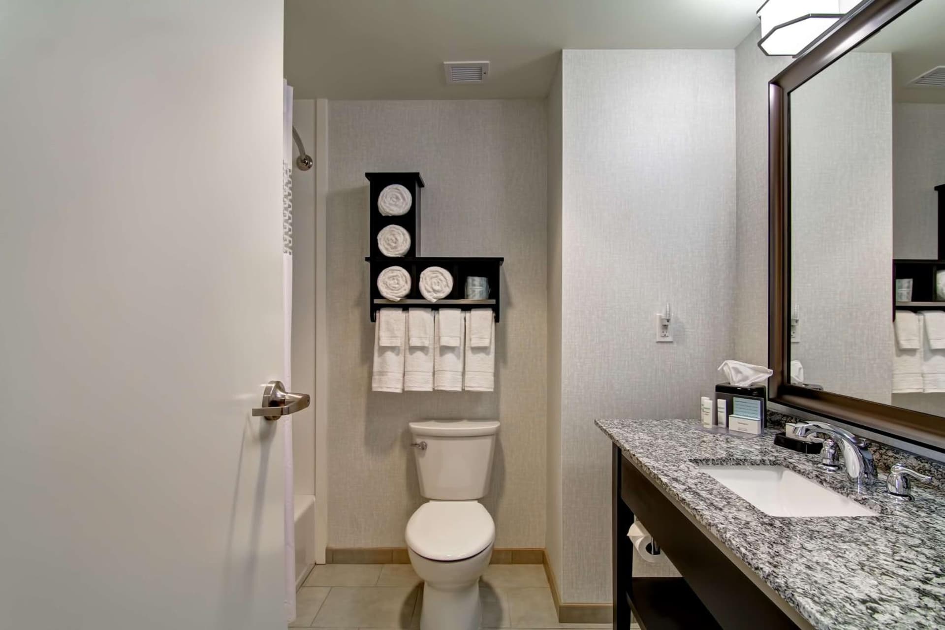 Hampton Inn and Suites Cincinnati - Downtown gallery photo in Cincinnati, OH — image 11