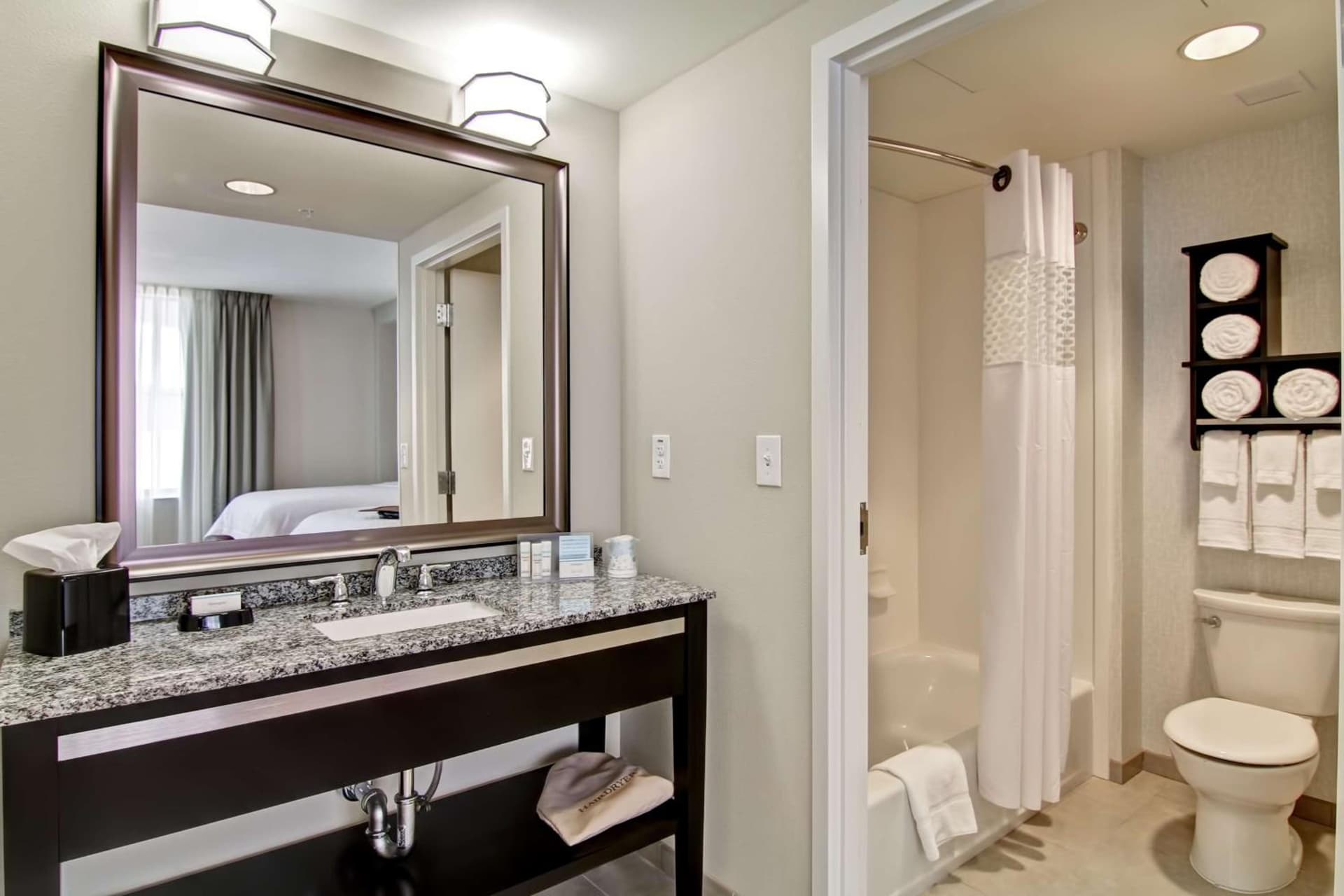 Hampton Inn and Suites Cincinnati - Downtown gallery photo in Cincinnati, OH — image 12