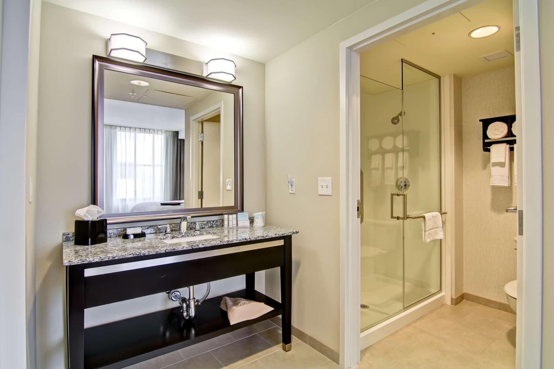 Hampton Inn and Suites Cincinnati - Downtown gallery photo in Cincinnati, OH — image 6