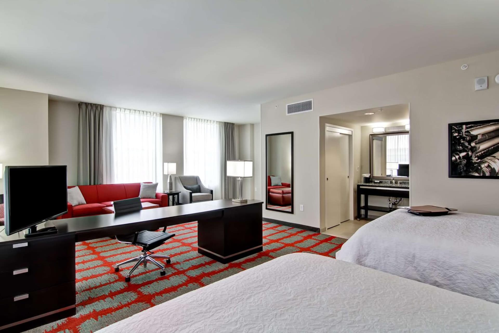 Hampton Inn and Suites Cincinnati - Downtown gallery photo in Cincinnati, OH — image 14