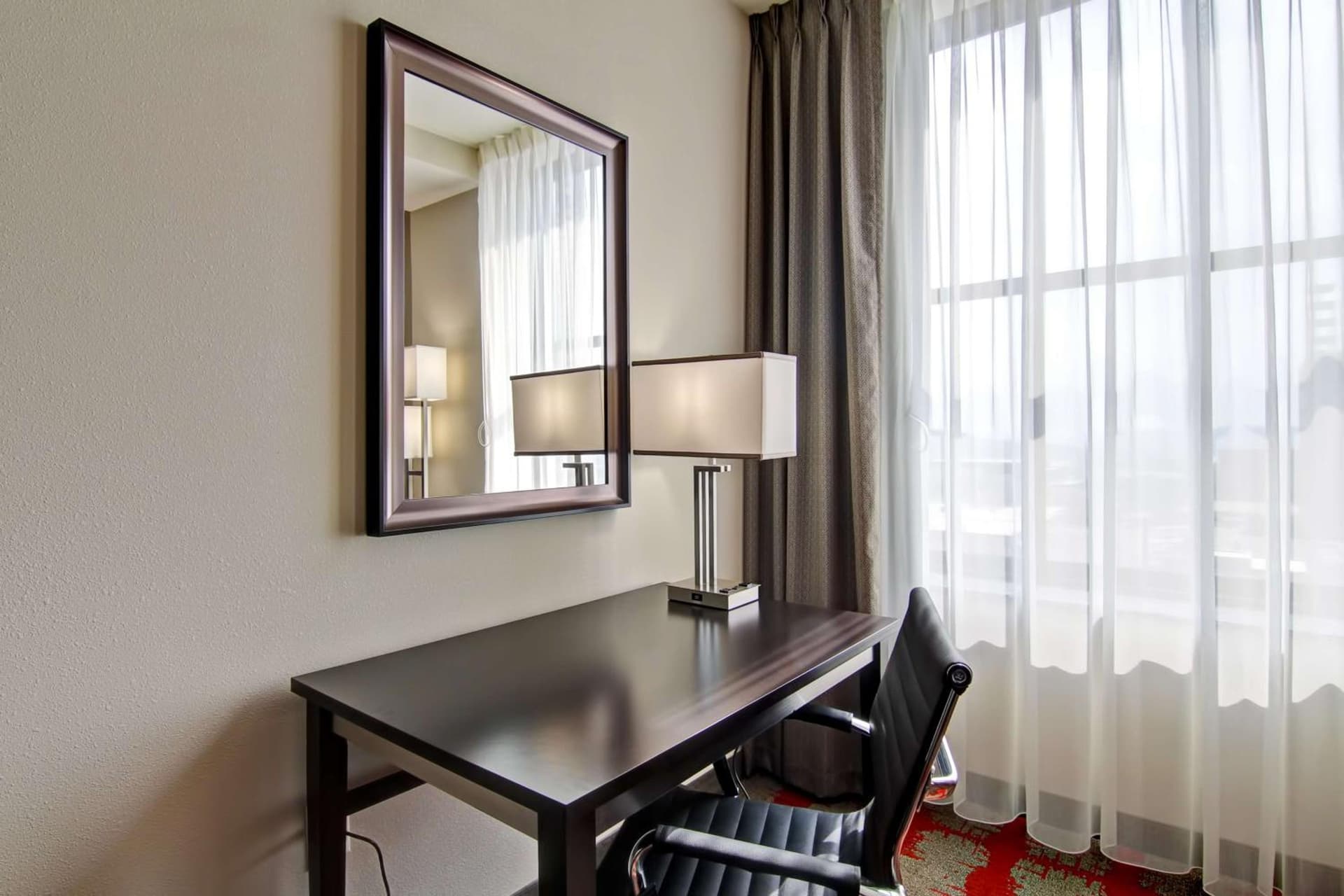 Hampton Inn and Suites Cincinnati - Downtown gallery photo in Cincinnati, OH — image 13