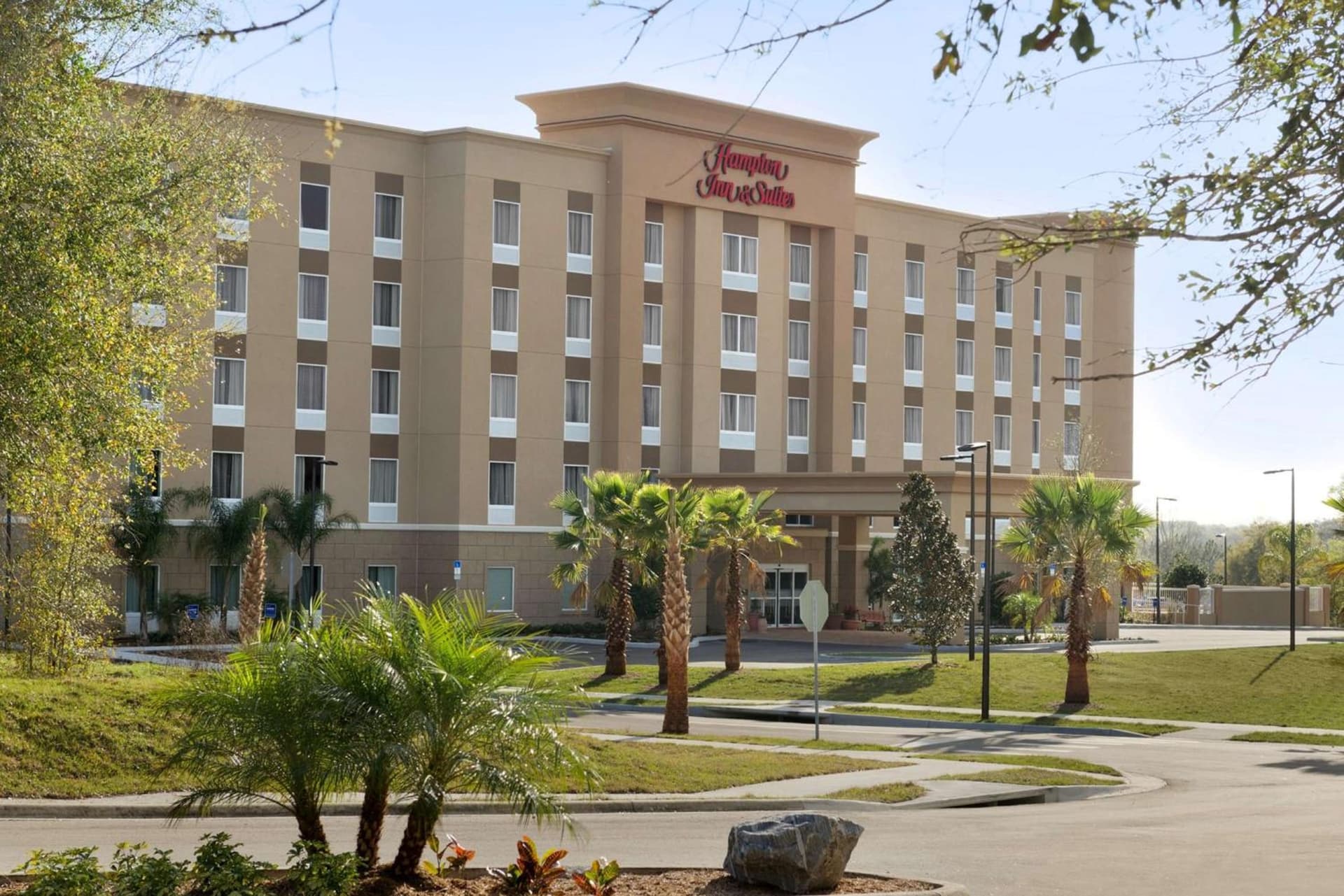 Hampton Inn & Suites - DeLand interior in DeLand, FL — gallery photo 2