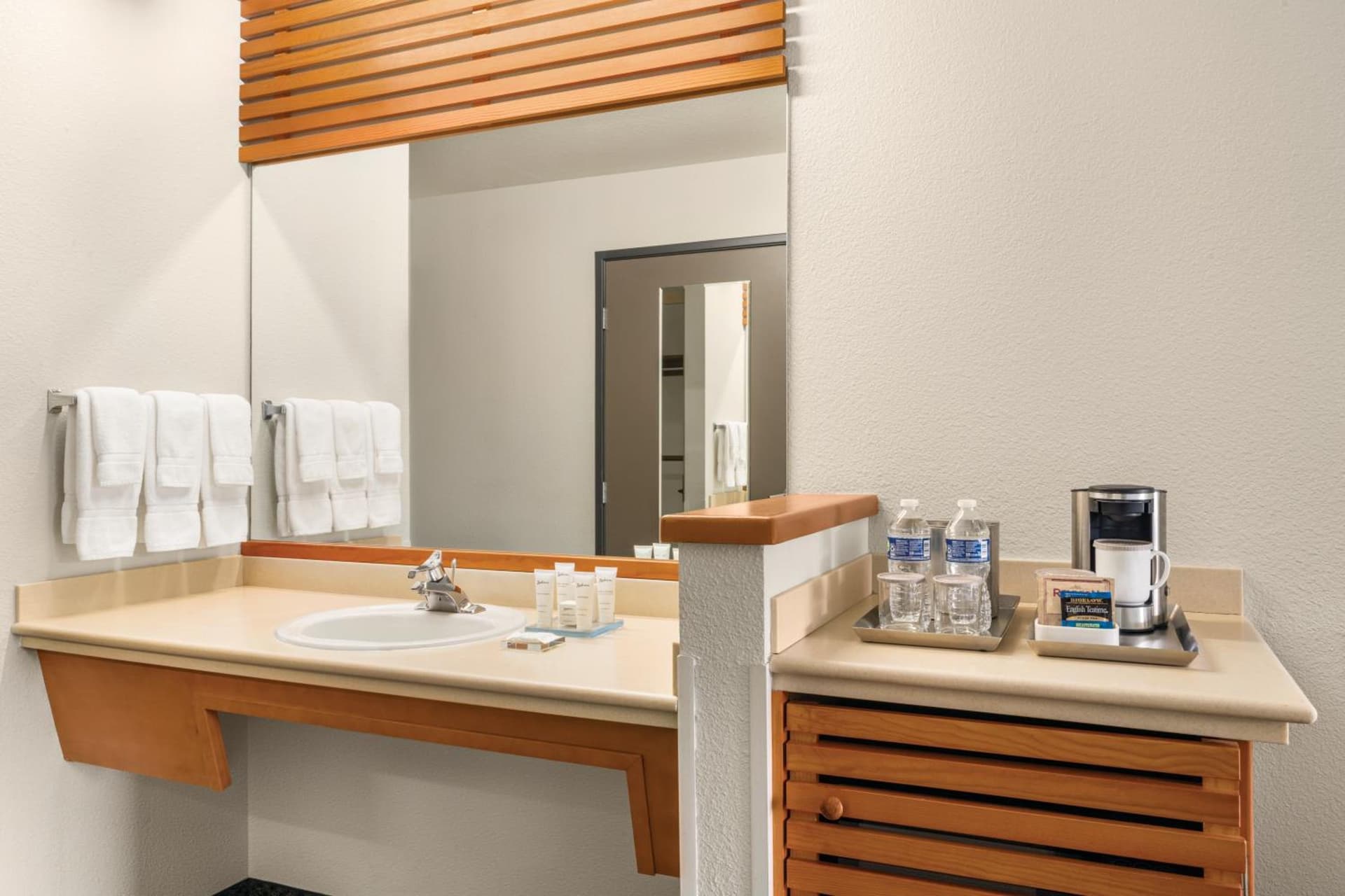 Radisson Hotel Portland Airport gallery photo in Portland, OR — image 59