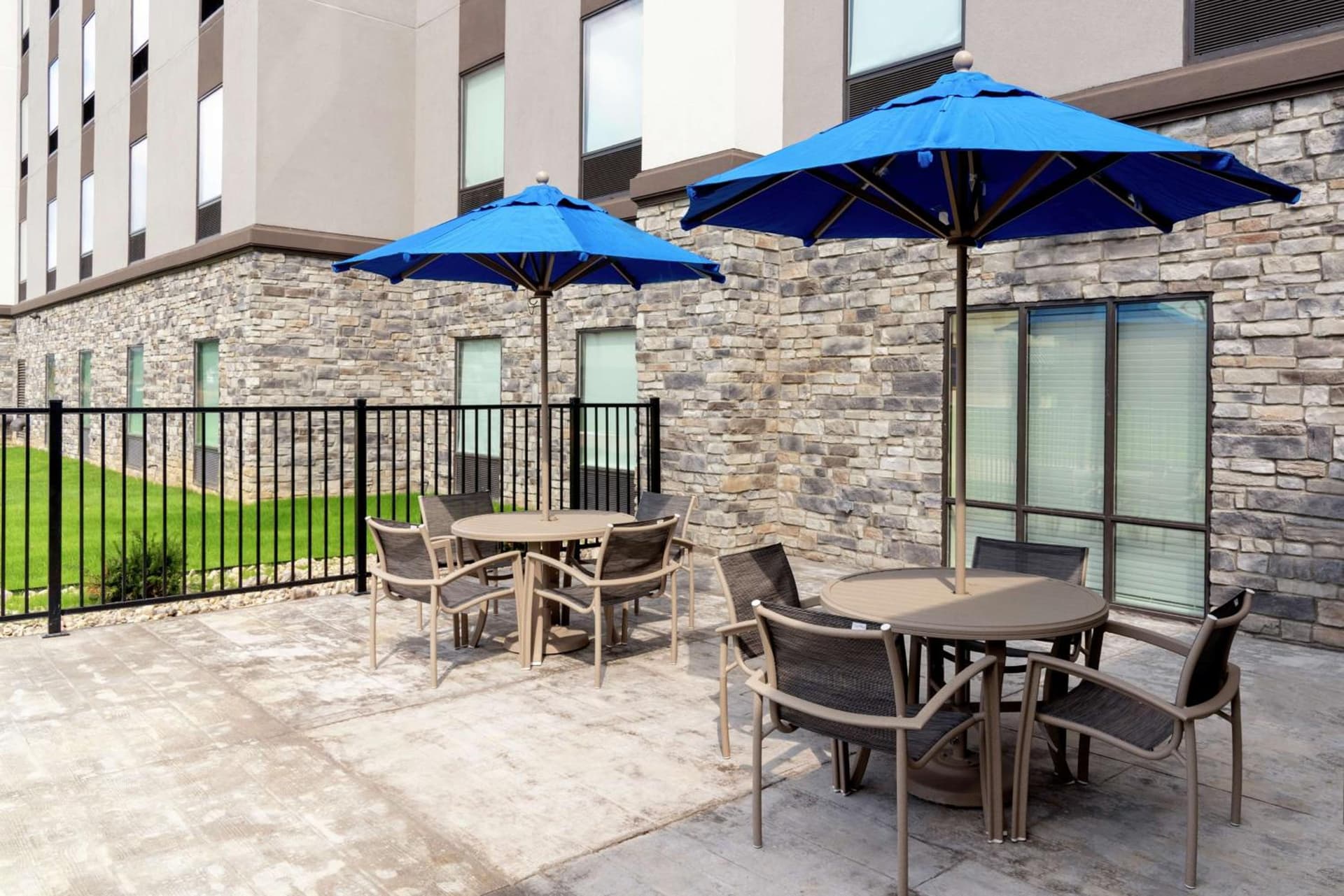 Hampton Inn & Suites Xenia Dayton gallery photo in Xenia, OH — image 42