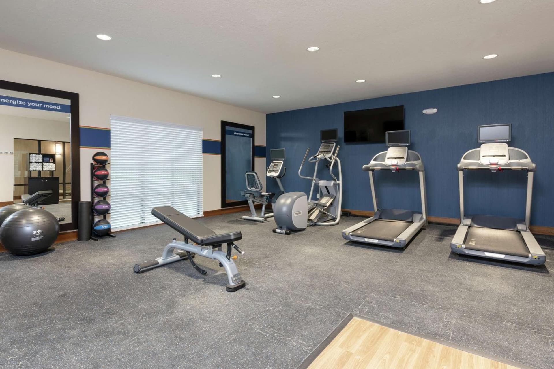 Hampton Inn & Suites Xenia Dayton gallery photo in Xenia, OH — image 11
