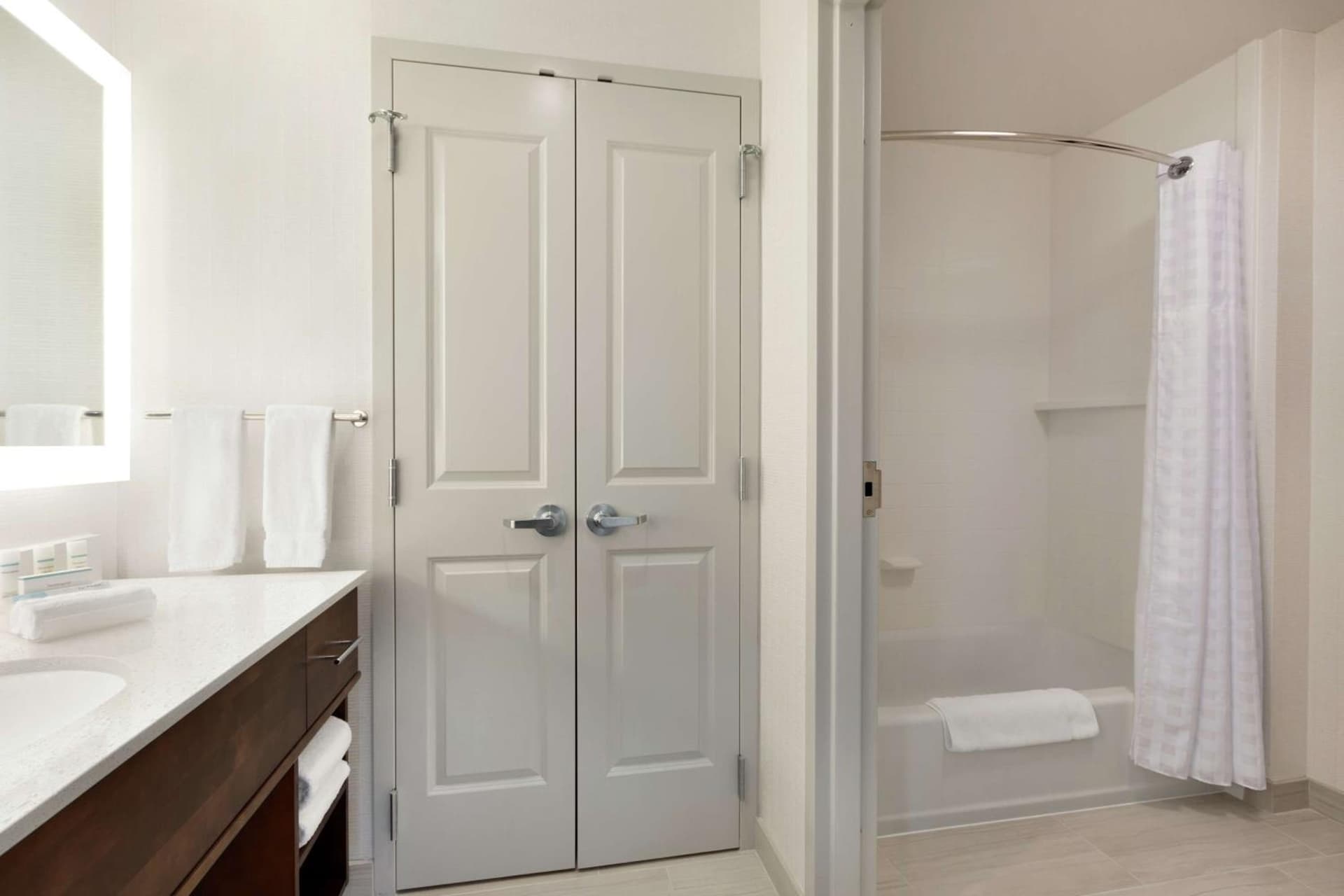 Homewood Suites By Hilton Arlington Rosslyn Key Bridge gallery photo in Arlington, VA — image 31