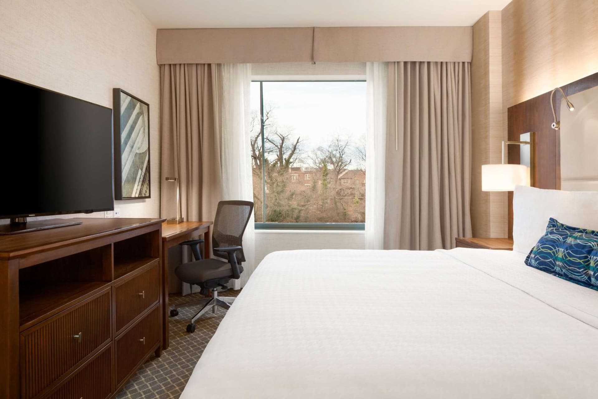 Homewood Suites By Hilton Arlington Rosslyn Key Bridge property views in Arlington, VA — gallery photo 3