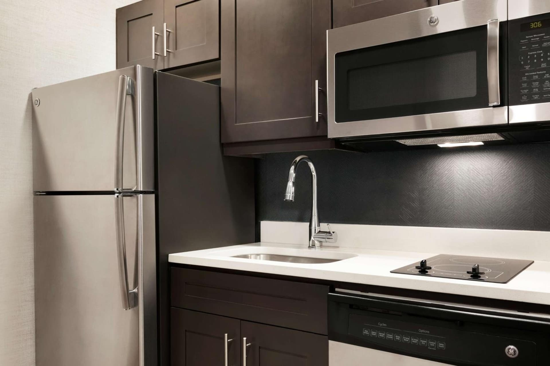 Homewood Suites By Hilton Arlington Rosslyn Key Bridge gallery photo in Arlington, VA — image 9