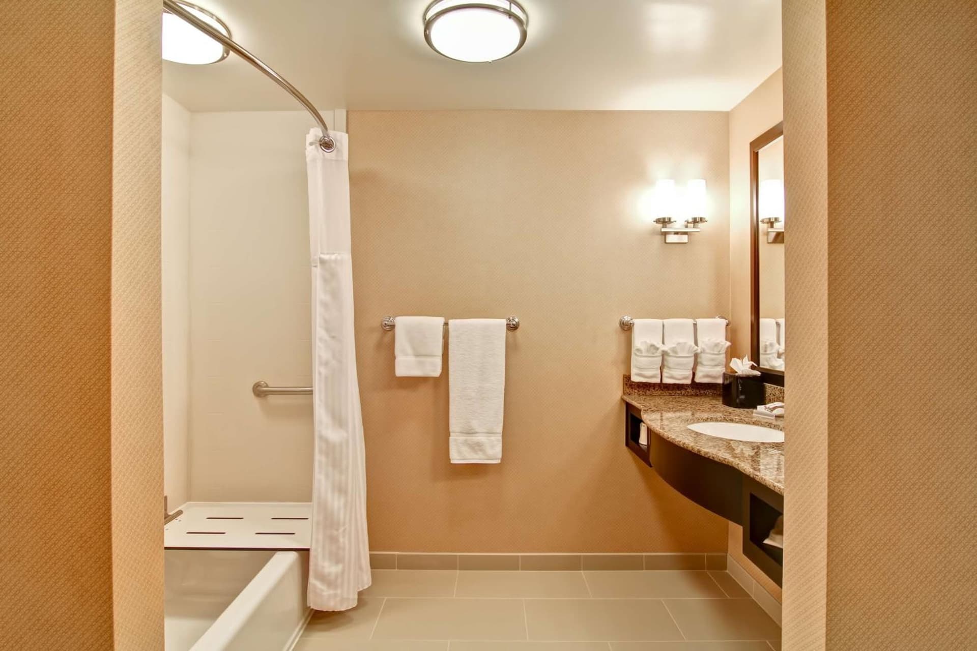 Hilton Garden Inn Woodbridge gallery photo in Woodbridge, VA — image 12
