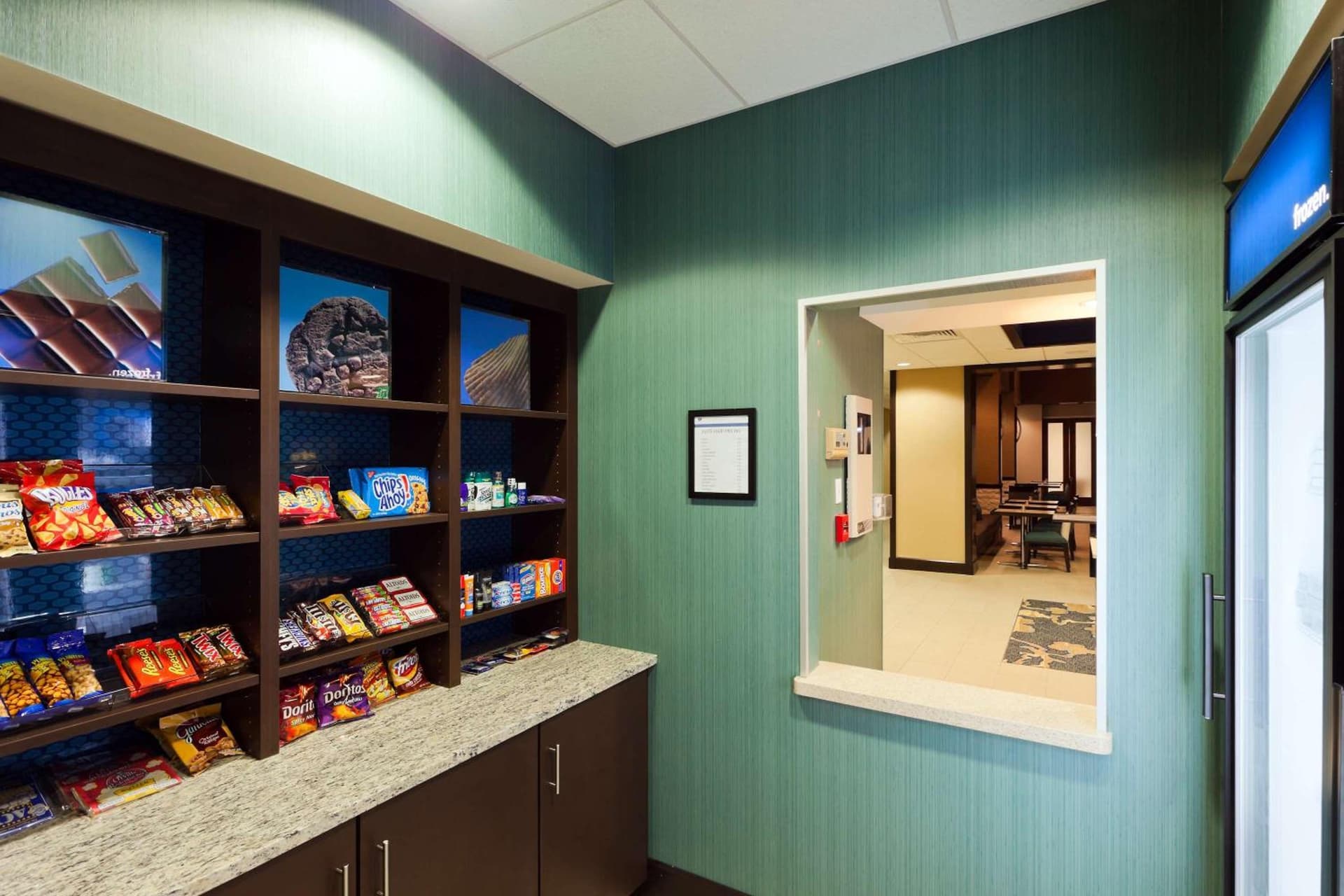 Hampton Inn & Suites Denver Airport / Gateway Park interior in Aurora, CO — gallery photo 2