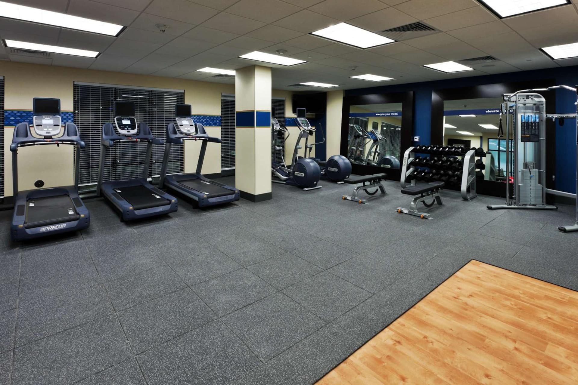 Hampton Inn & Suites Denver Airport / Gateway Park interior in Aurora, CO — gallery photo 2