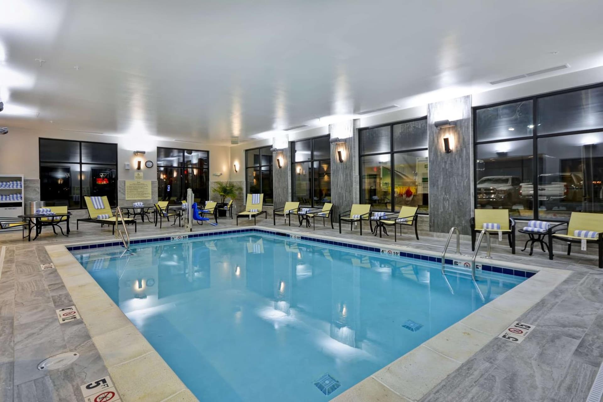 Hampton Inn & Suites Detroit/Warren gallery photo in Warren, MI — image 26