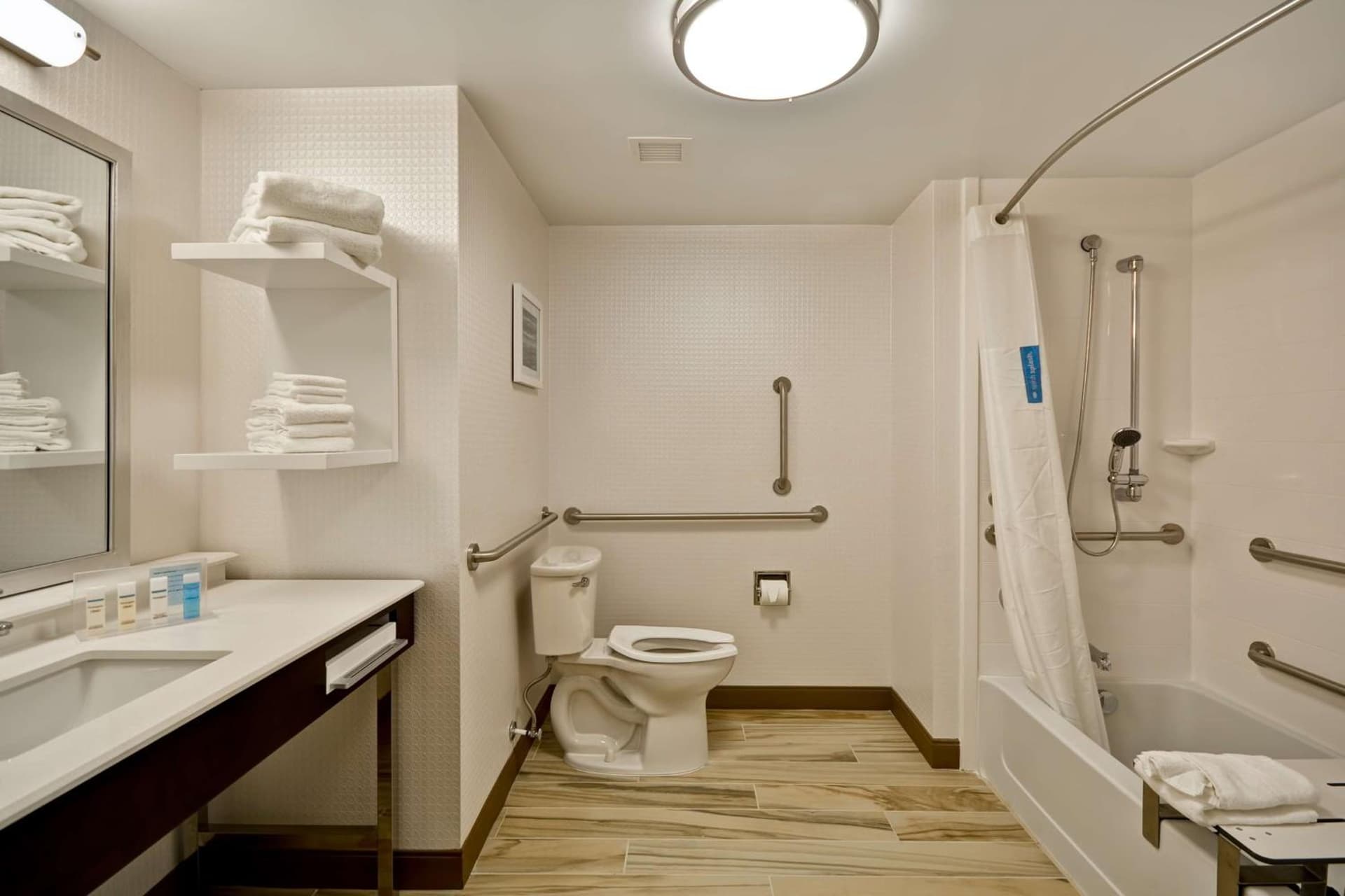 Hampton Inn & Suites Detroit/Warren gallery photo in Warren, MI — image 21
