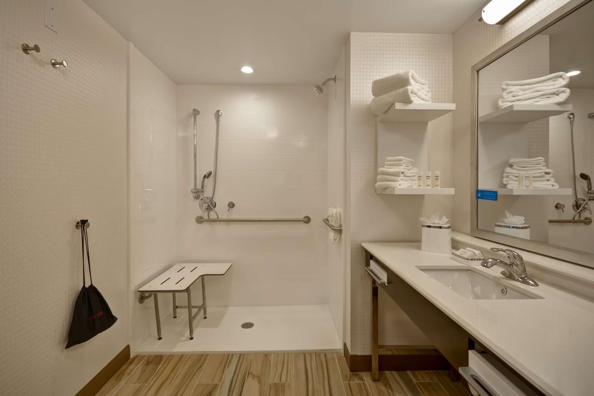 Hampton Inn & Suites Detroit/Warren gallery photo in Warren, MI — image 31