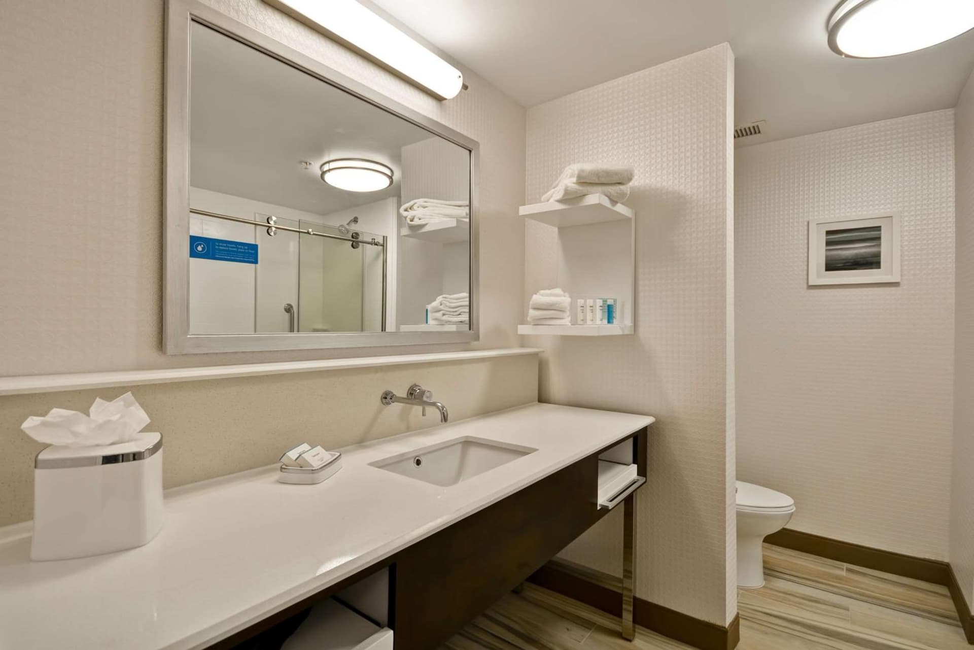 Hampton Inn & Suites Detroit/Warren gallery photo in Warren, MI — image 12