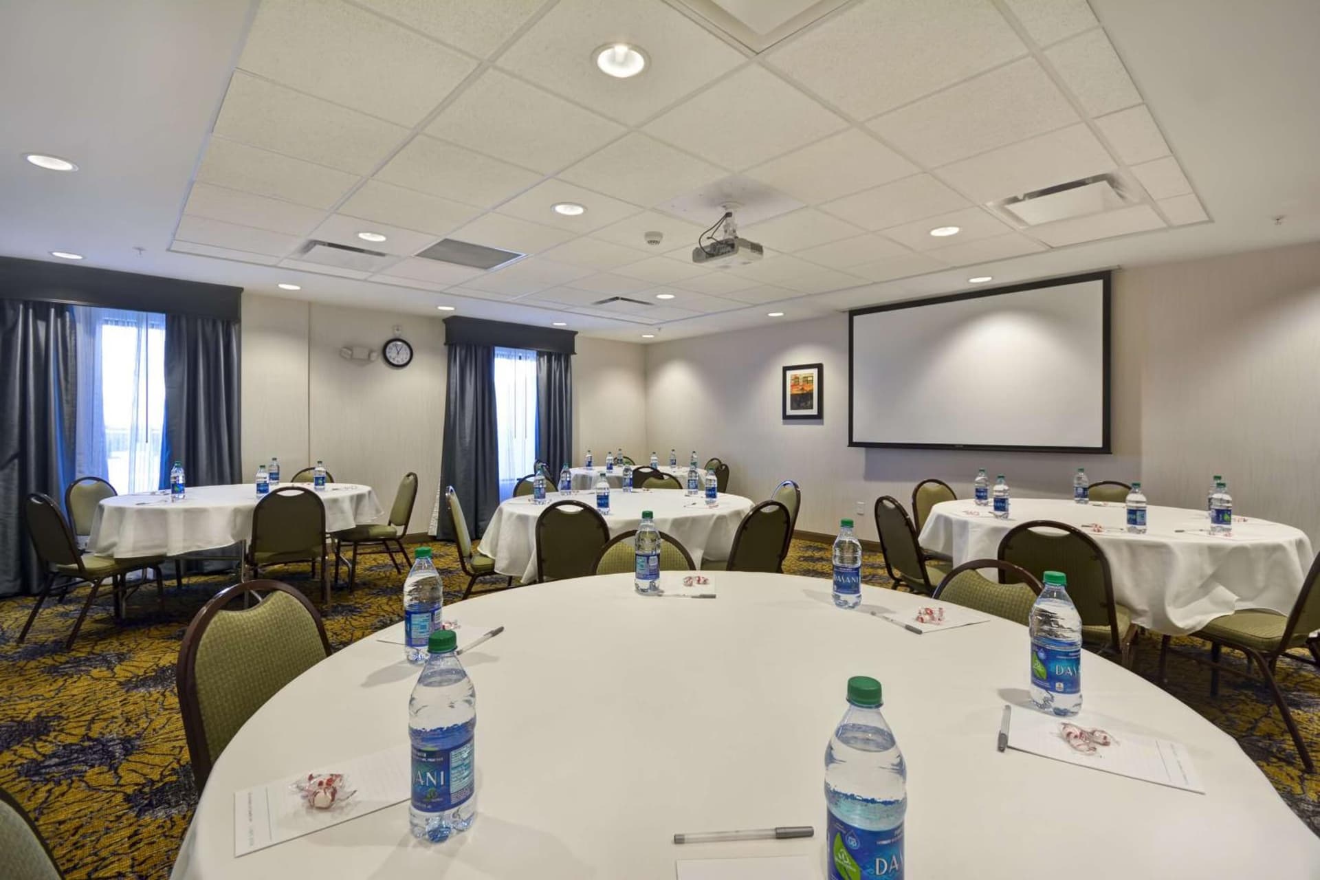 Hampton Inn & Suites Detroit/Warren gallery photo in Warren, MI — image 23