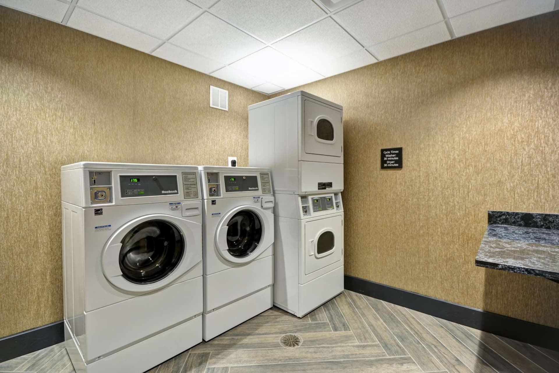 Hampton Inn & Suites Detroit/Warren gallery photo in Warren, MI — image 30