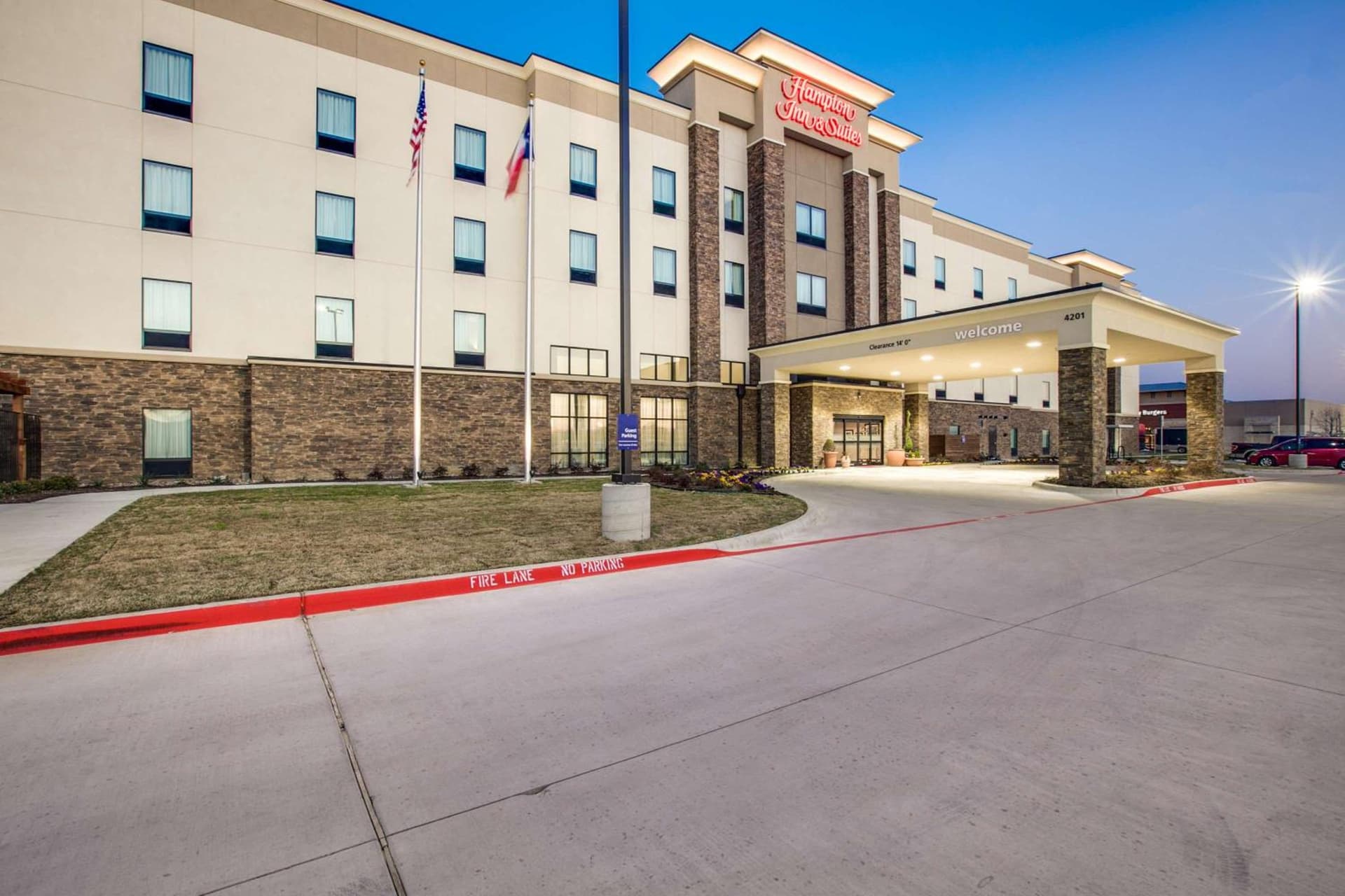 Hampton Inn & Suites Dallas/Ft. Worth Airport South property views in Euless, TX — gallery photo 3