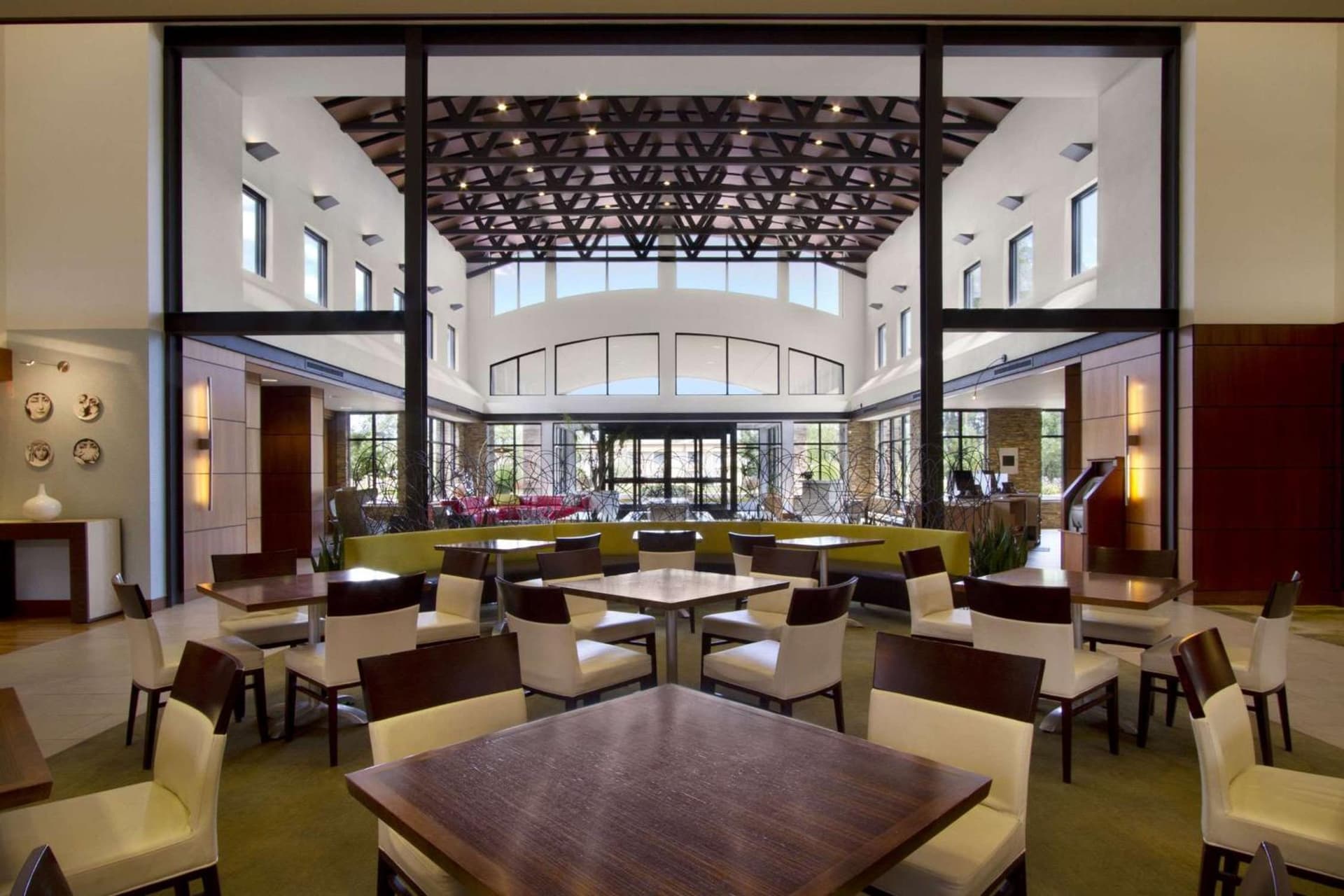 Embassy Suites by Hilton Detroit Metro Airport gallery photo in Romulus, MI — image 21