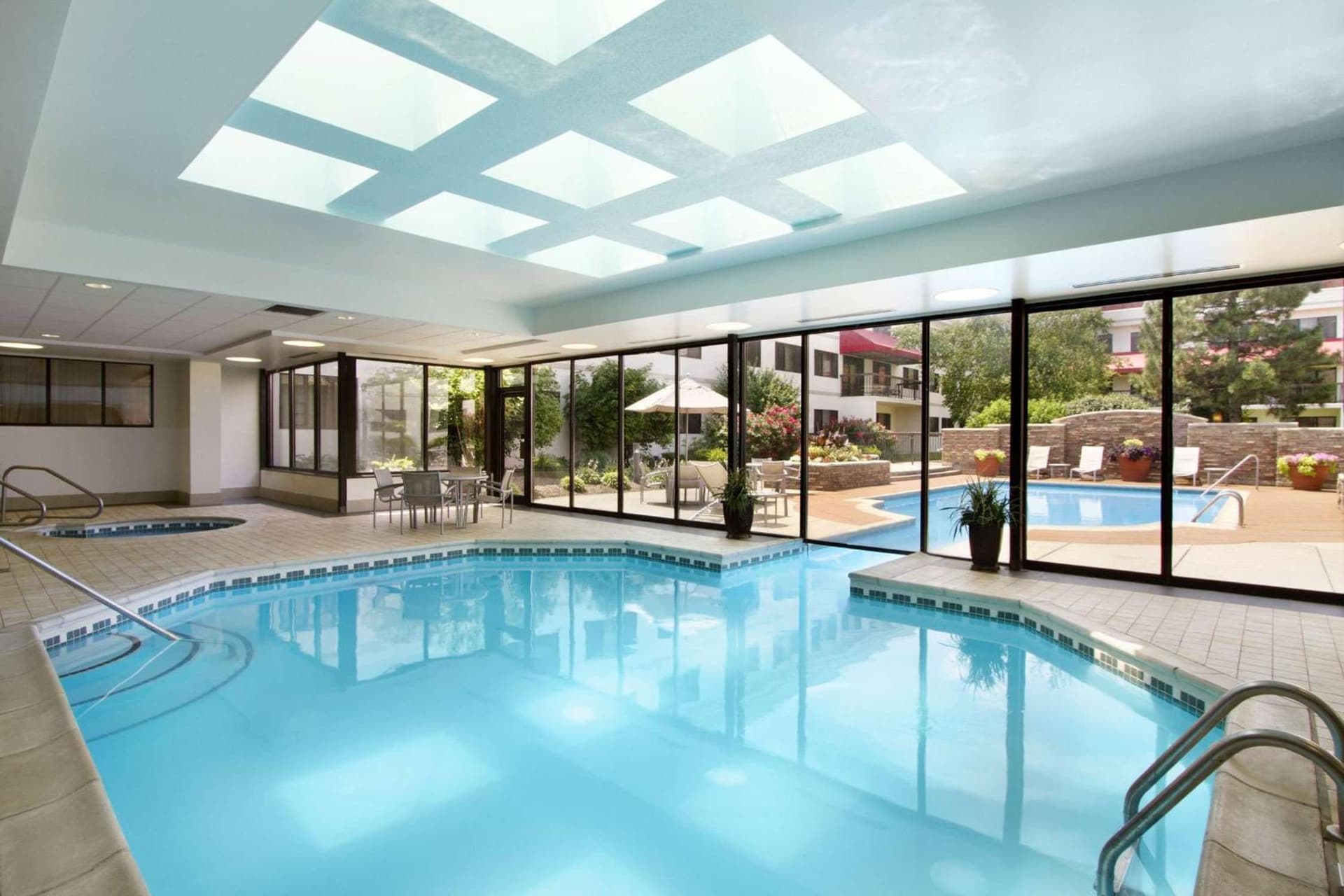 Embassy Suites by Hilton Detroit Metro Airport gallery photo in Romulus, MI — image 29