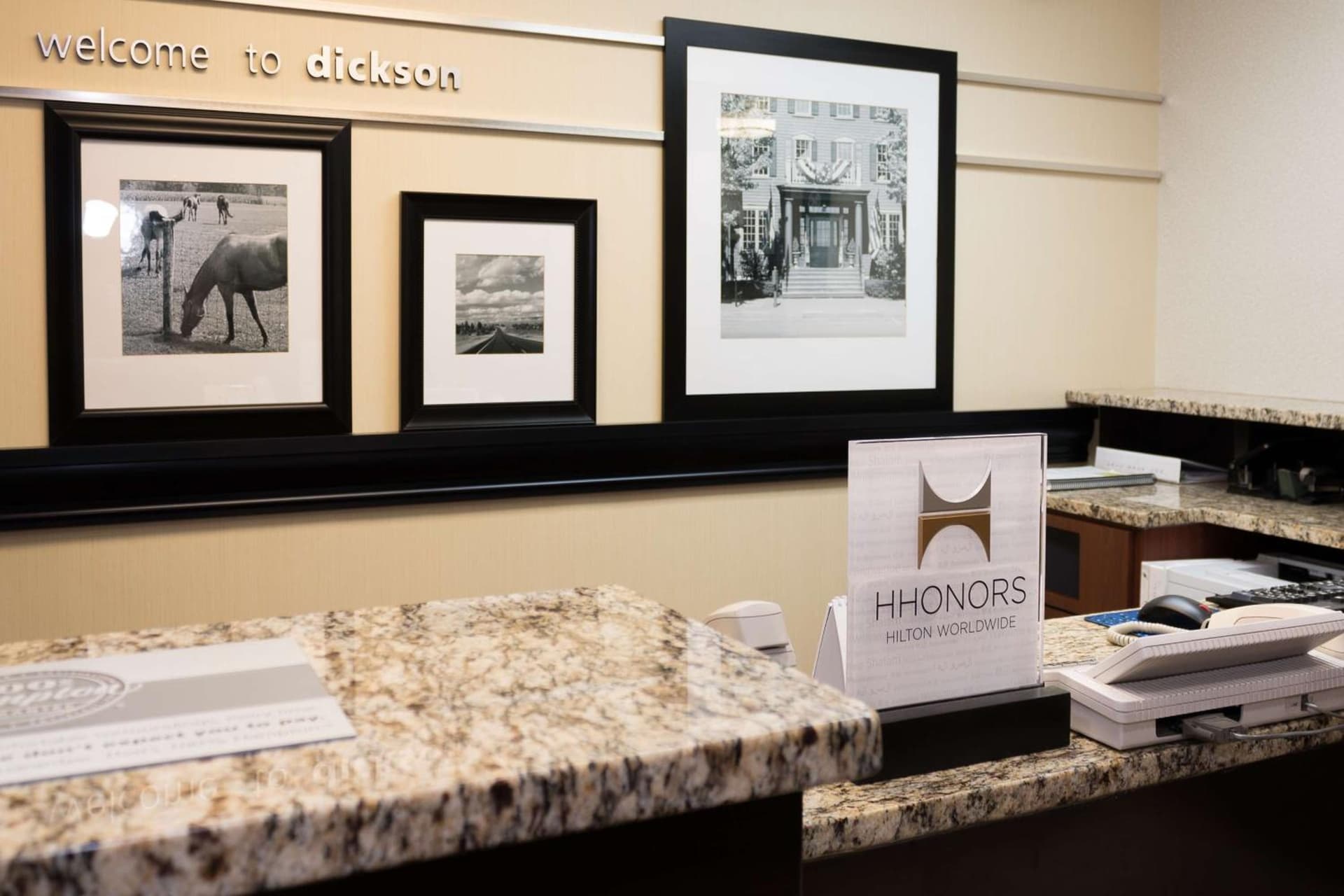 Hampton Inn Dickson interior in Dickson, TN — gallery photo 2