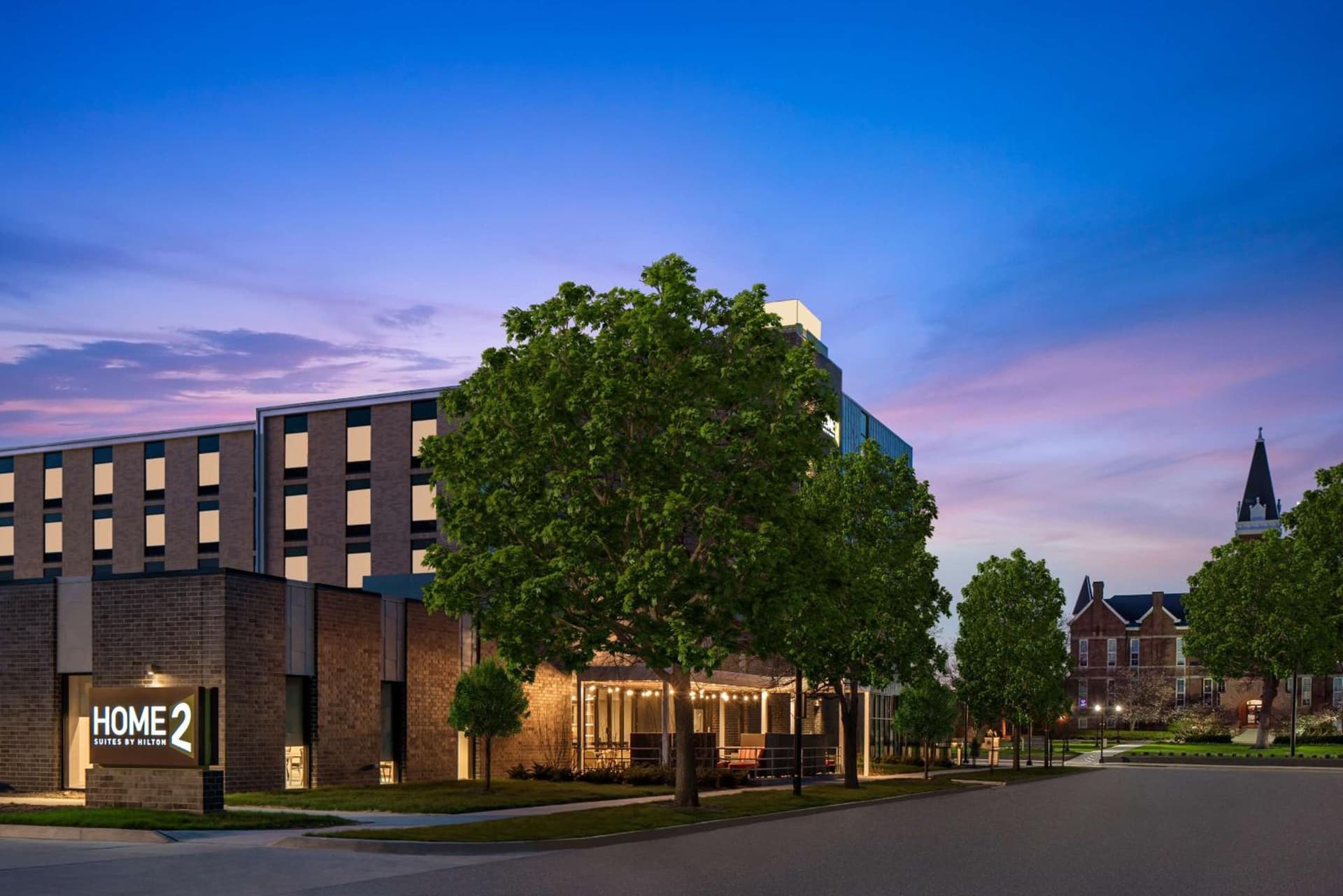 Home2 Suites by Hilton Des Moines at Drake University interior in Des Moines, IA — gallery photo 2