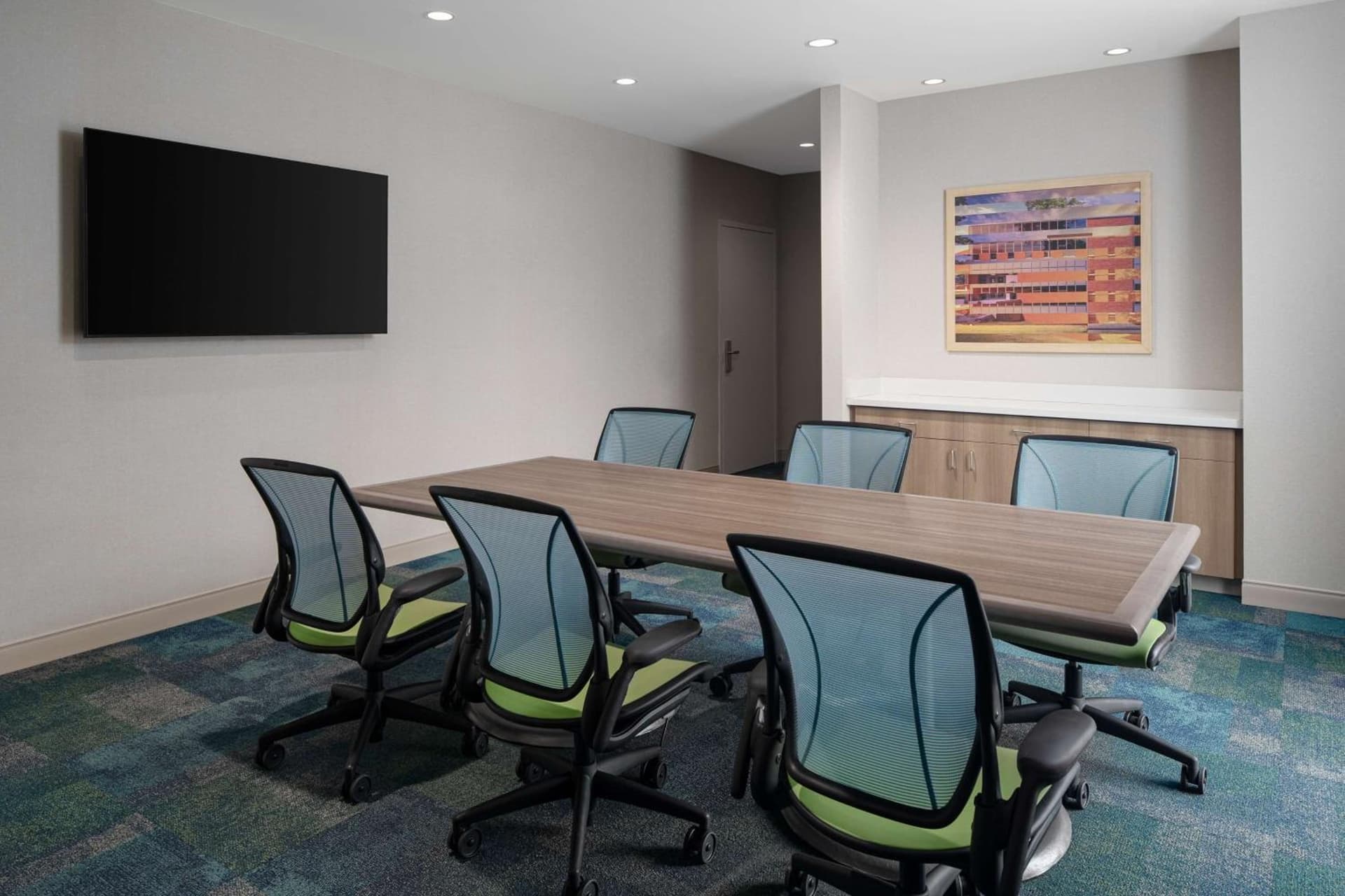 Home2 Suites by Hilton Des Moines at Drake University interior in Des Moines, IA — gallery photo 2