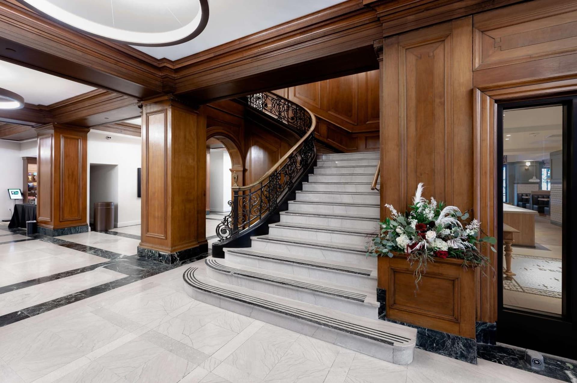 Hotel Fort Des Moines, Curio Collection By Hilton property views in Des Moines, IA — gallery photo 3