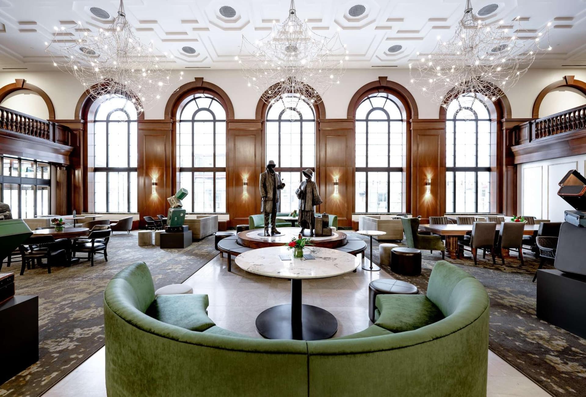 Hotel Fort Des Moines, Curio Collection By Hilton interior in Des Moines, IA — gallery photo 2