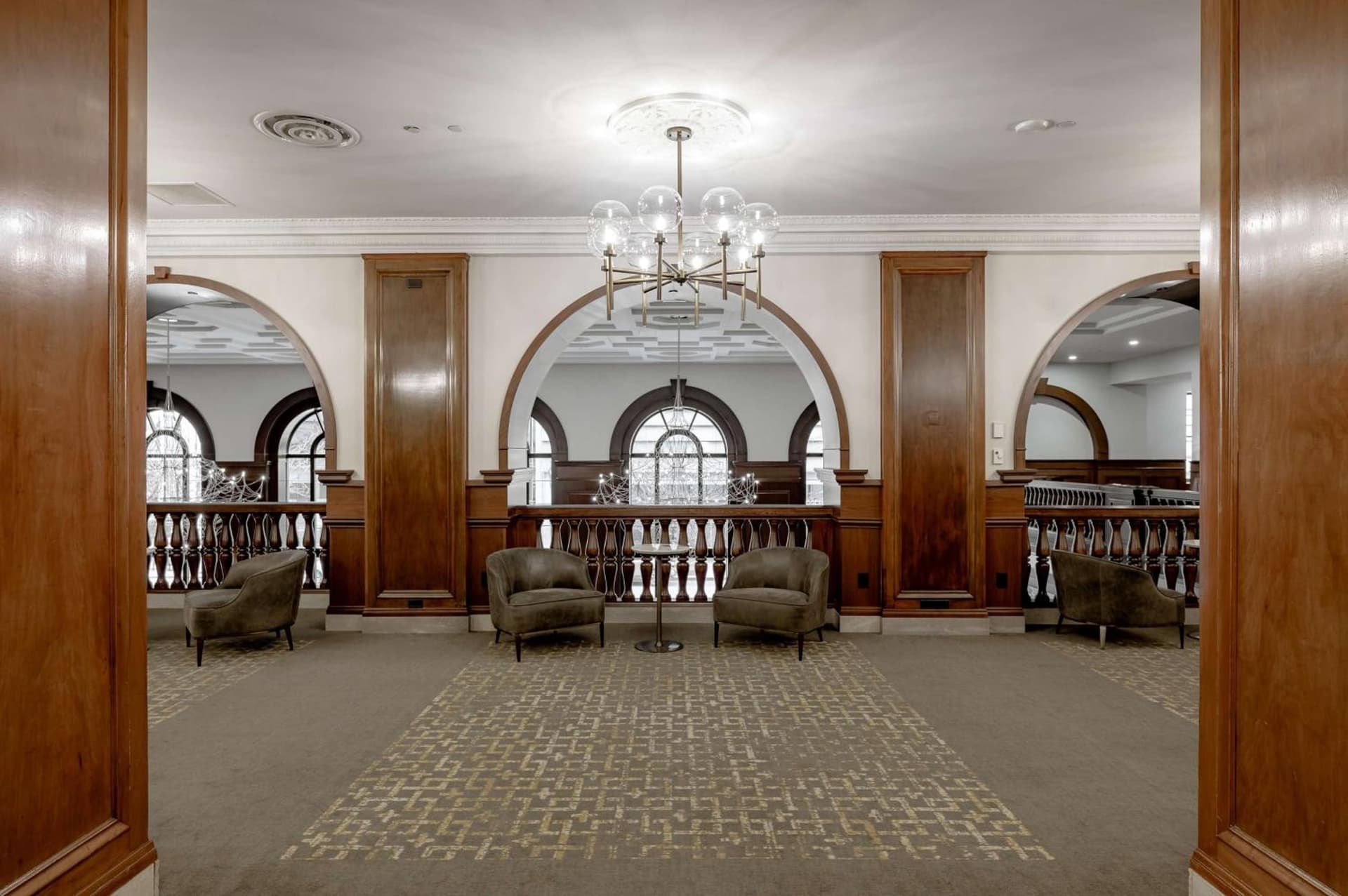 Hotel Fort Des Moines, Curio Collection By Hilton interior in Des Moines, IA — gallery photo 2
